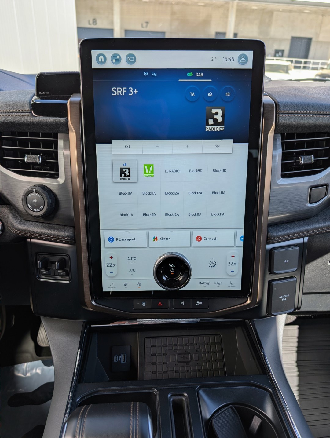 FORD F-150 Lightning 91 kWh Lariat Launch Edition-image-8