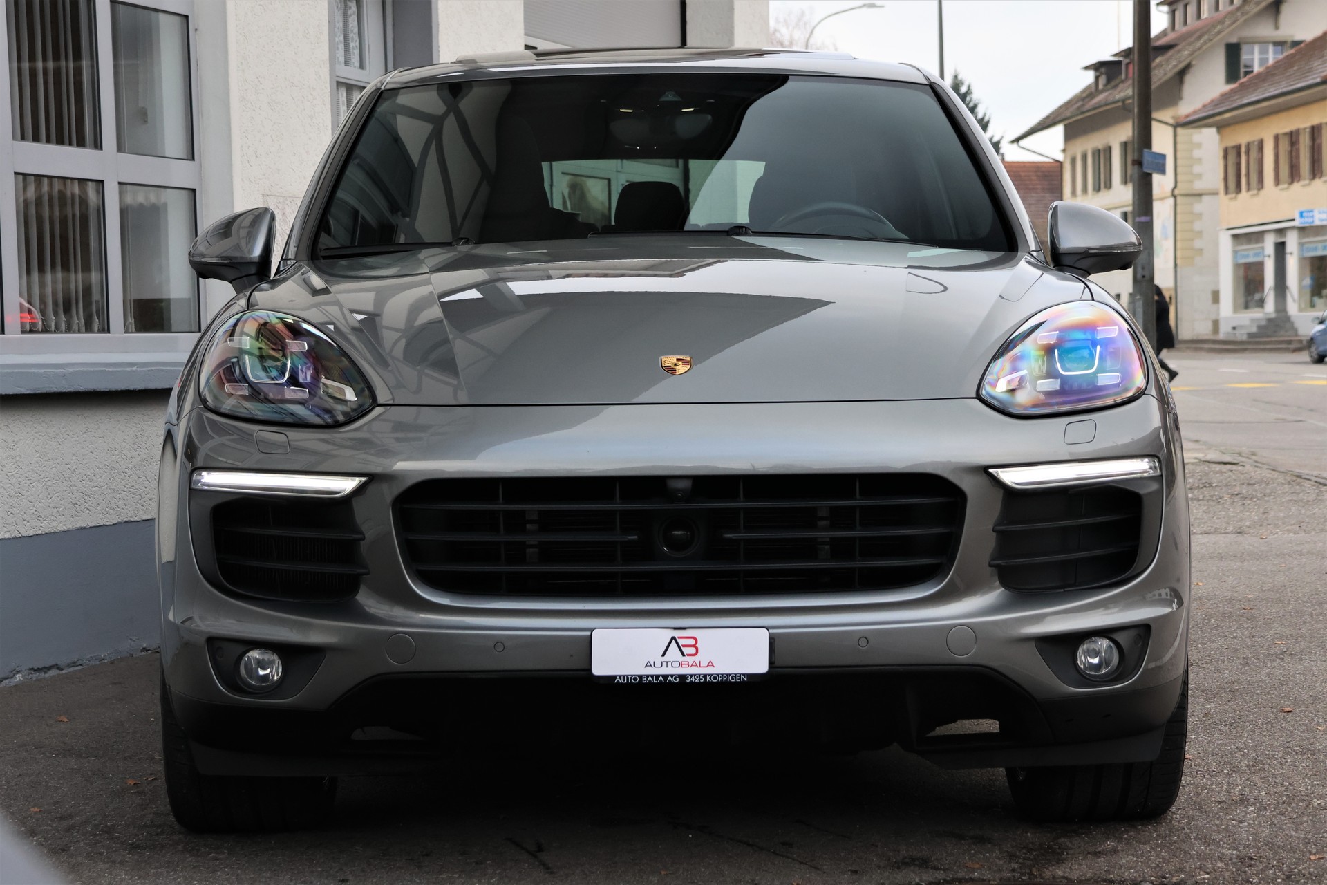 PORSCHE Cayenne S E-Hybrid (CH)-showroom-element-1