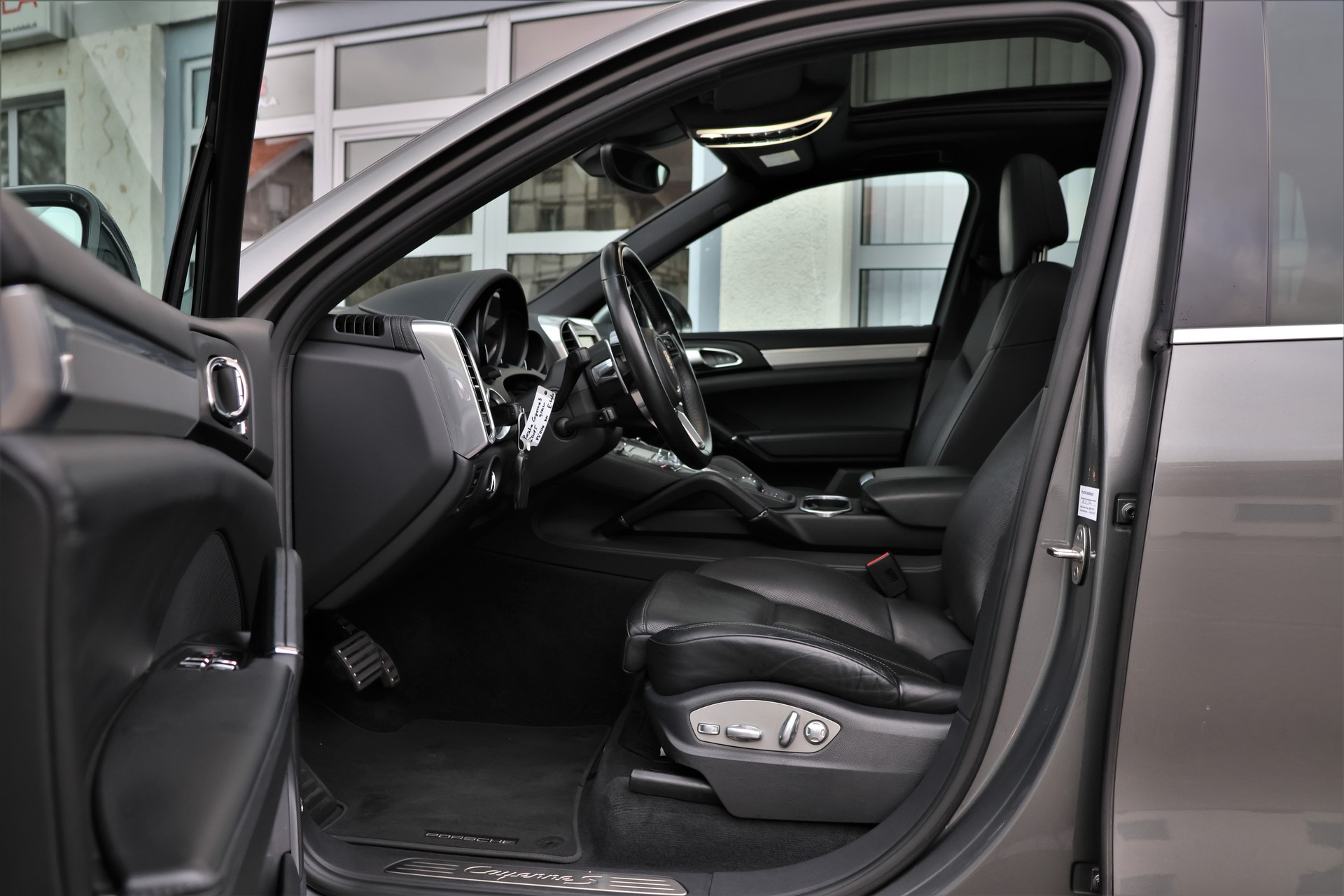 PORSCHE Cayenne S E-Hybrid (CH)-image-8