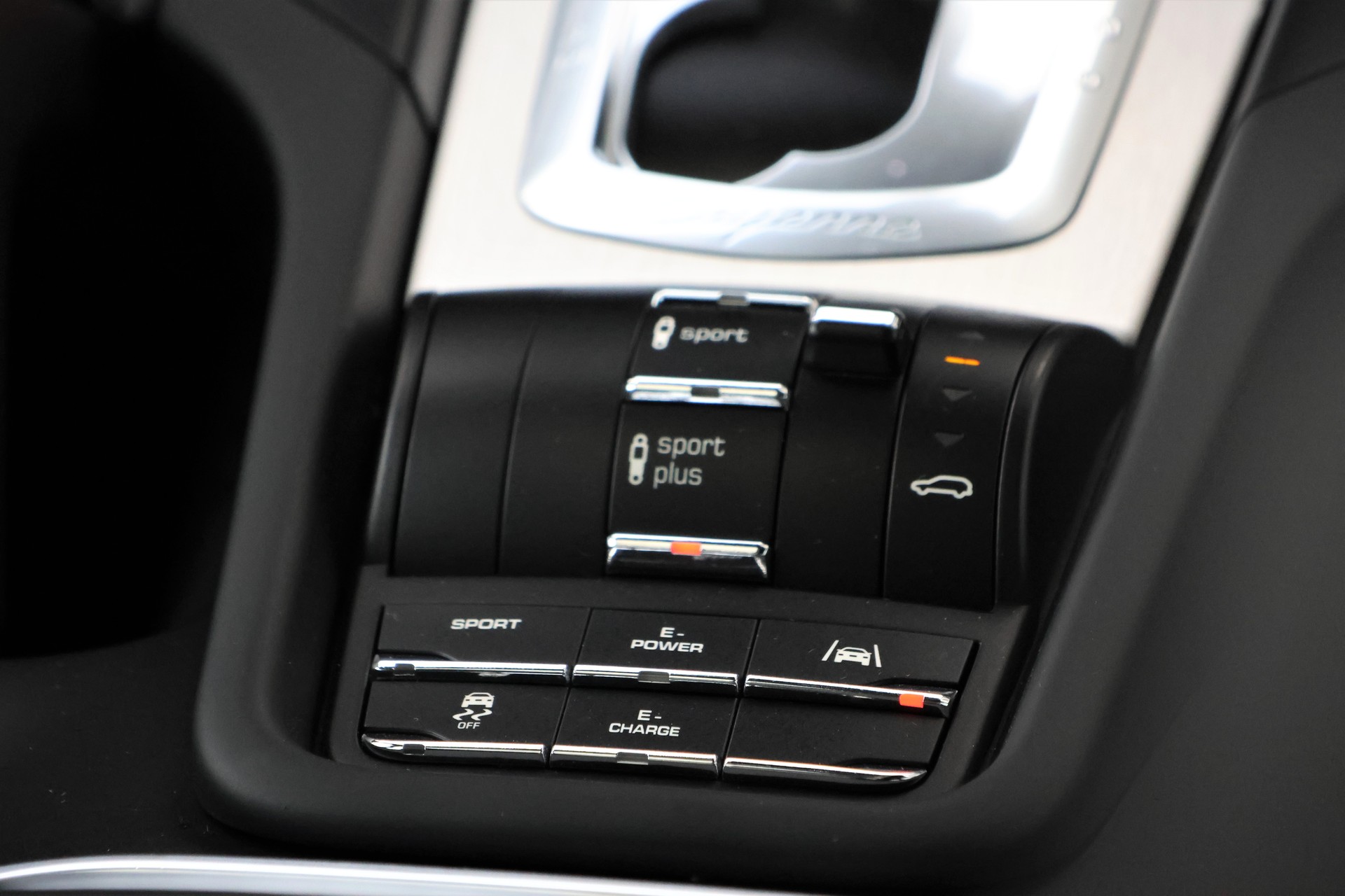 PORSCHE Cayenne S E-Hybrid (CH)-image-17