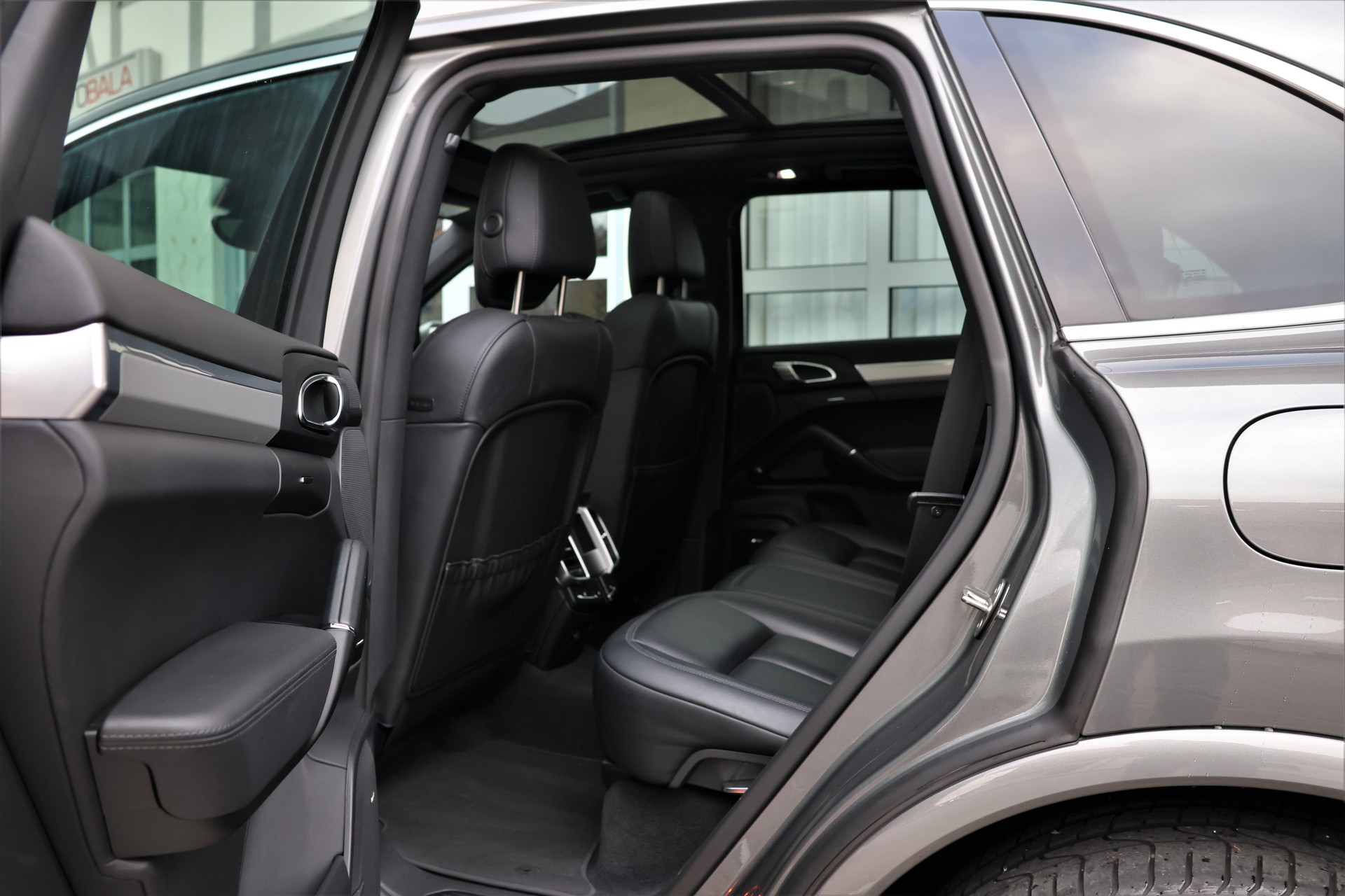 PORSCHE Cayenne S E-Hybrid (CH)-image-12