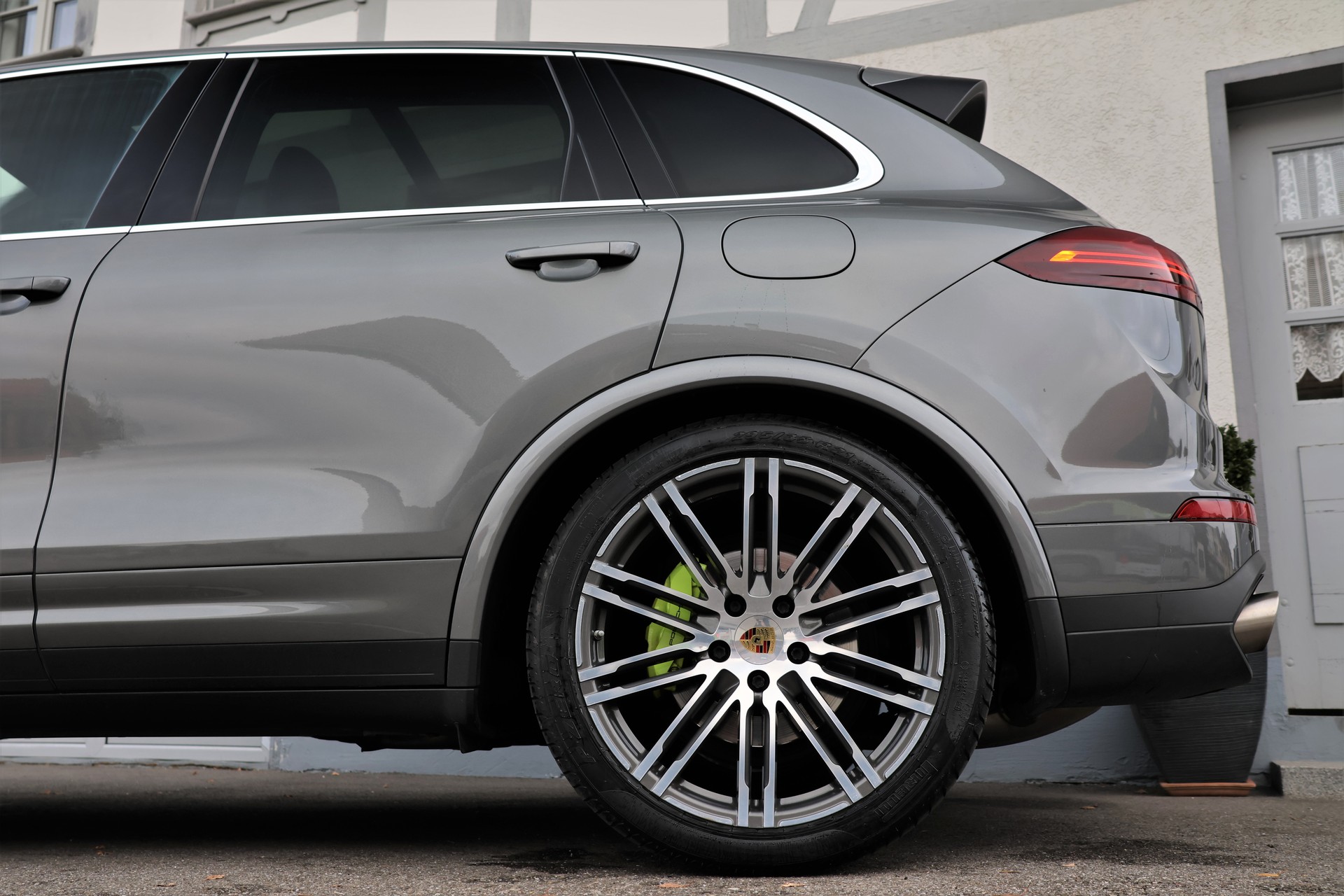 PORSCHE Cayenne S E-Hybrid (CH)-image-6