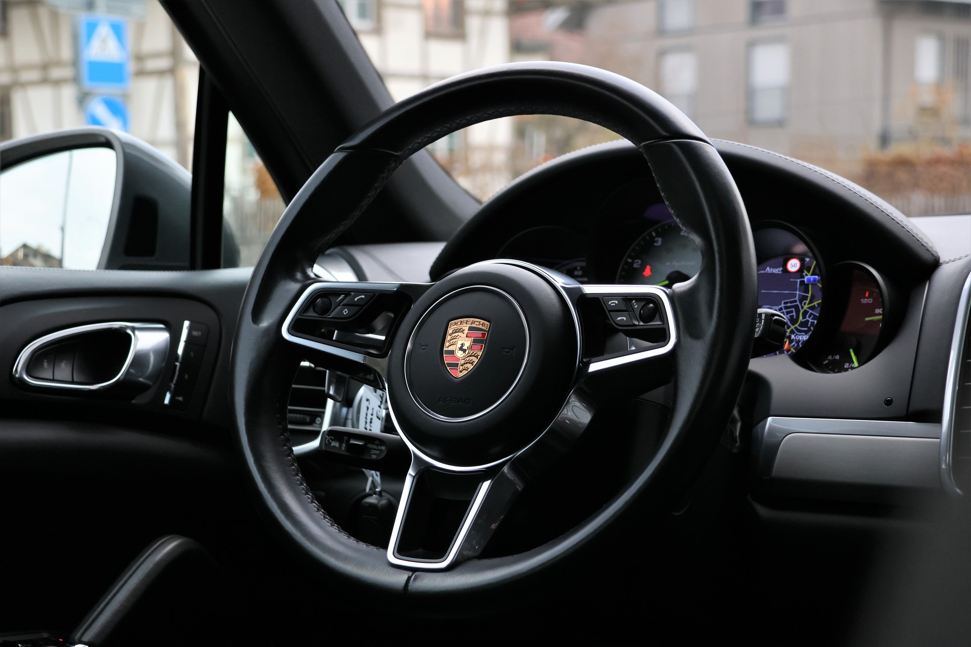 PORSCHE Cayenne S E-Hybrid (CH)-image-15