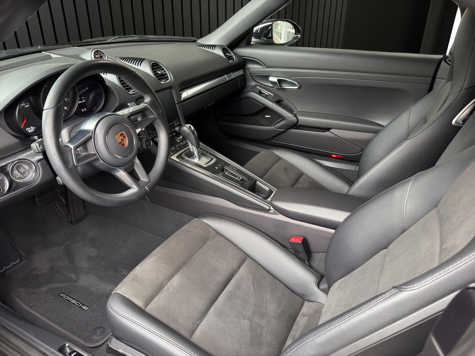 PORSCHE Boxster 718 2.0 PDK-image-8