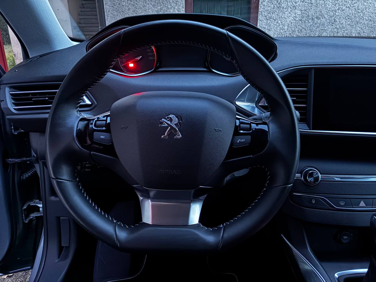 PEUGEOT 308 1.2 THP Active Automatic-image-12