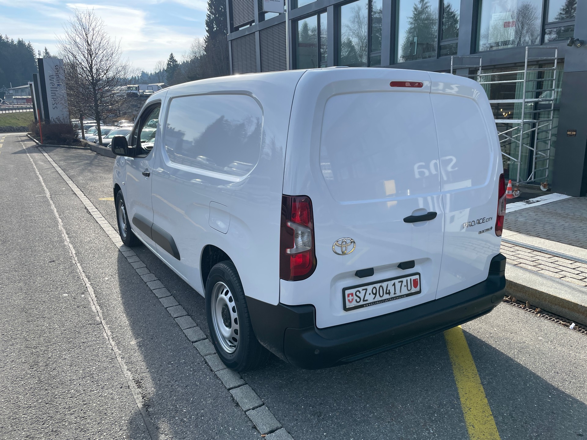 TOYOTA Proace City Van EV 50 kWh Advanced Long mit Holzboden-image-8