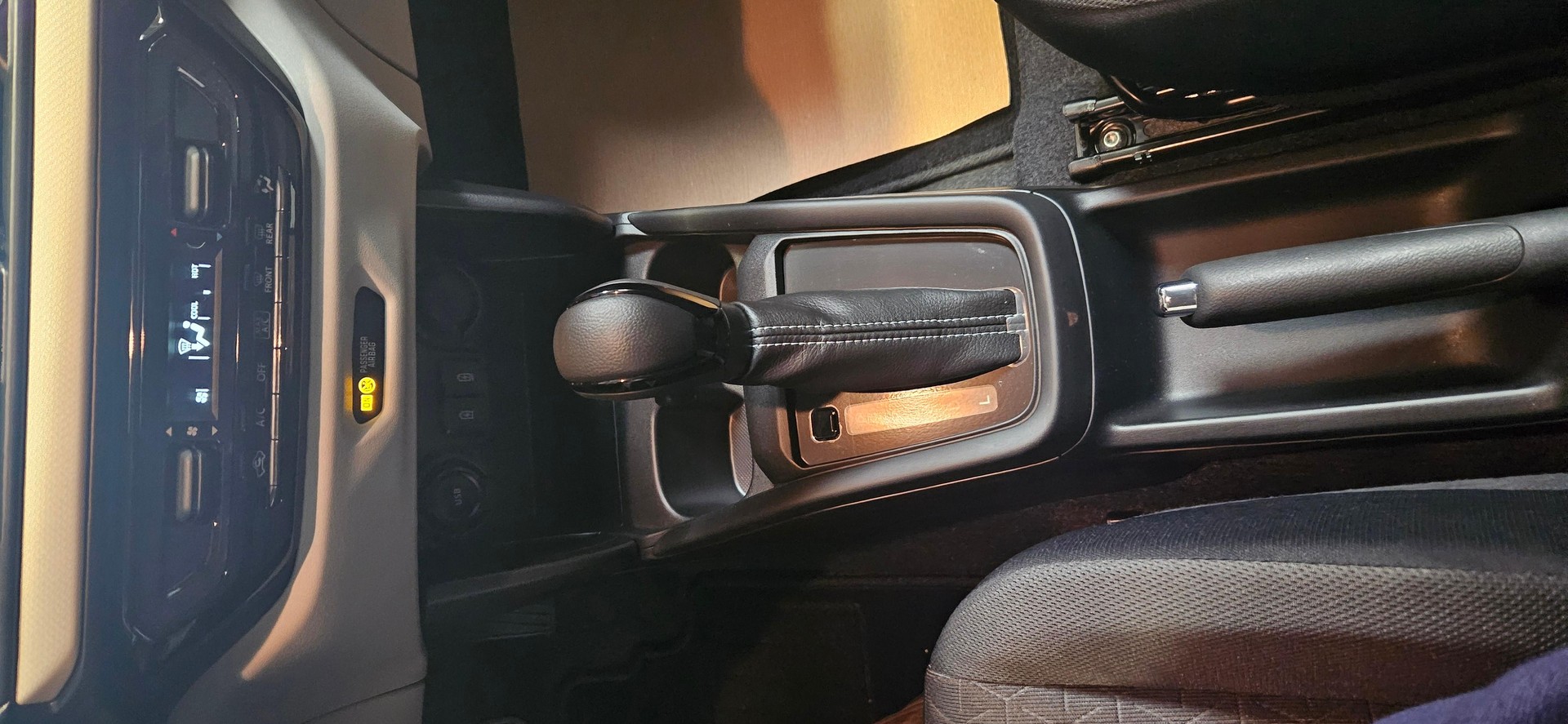 SUZUKI Swift 1.2 Sakura Hybrid-image-7