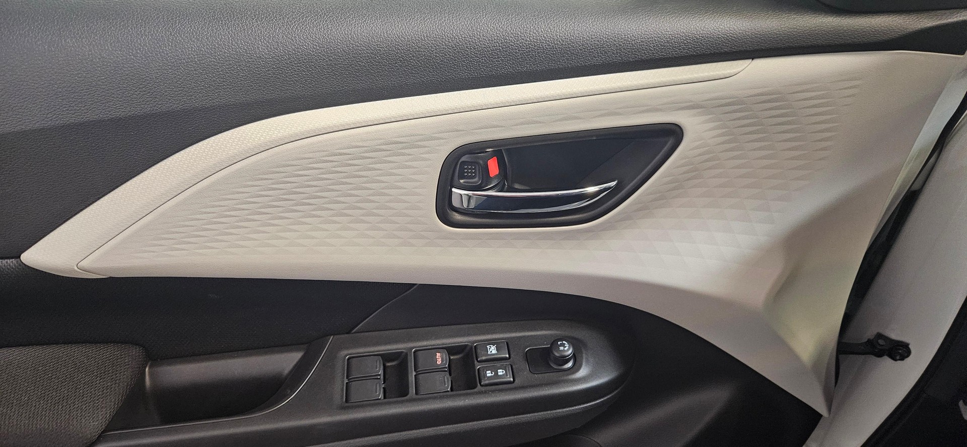 SUZUKI Swift 1.2 Sakura Hybrid-image-8
