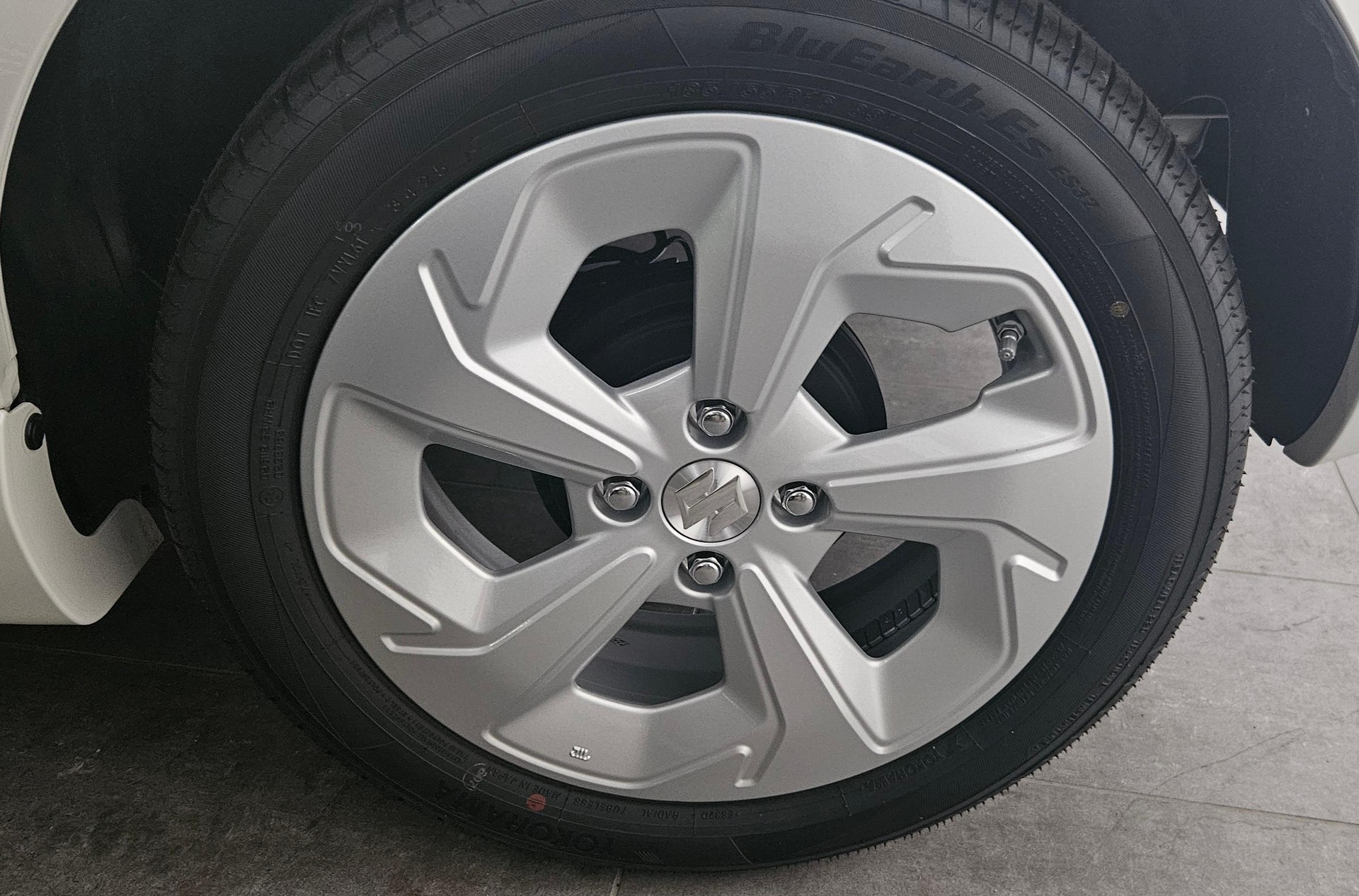 SUZUKI Swift 1.2 Sakura Hybrid-image-11