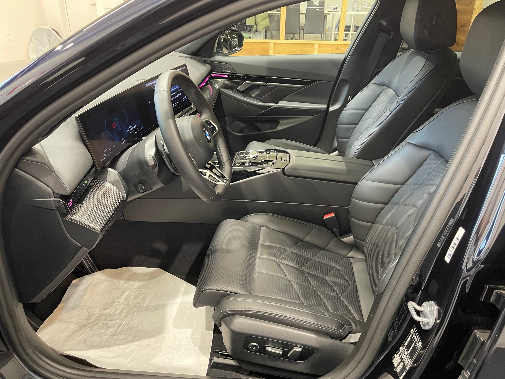 BMW 520i 48V M Sport Steptronic-image-8