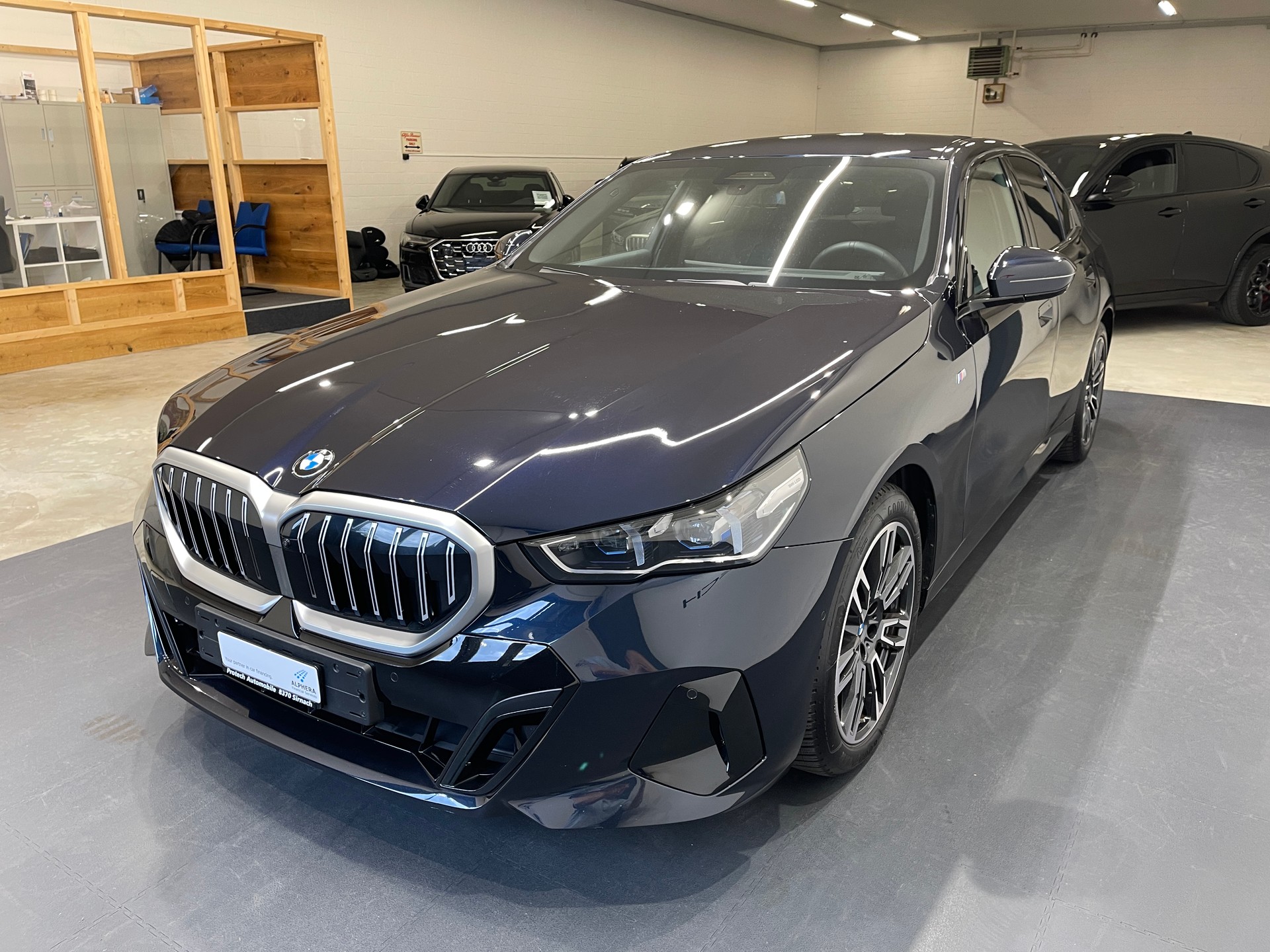BMW 520i 48V M Sport Steptronic-showroom-element-3
