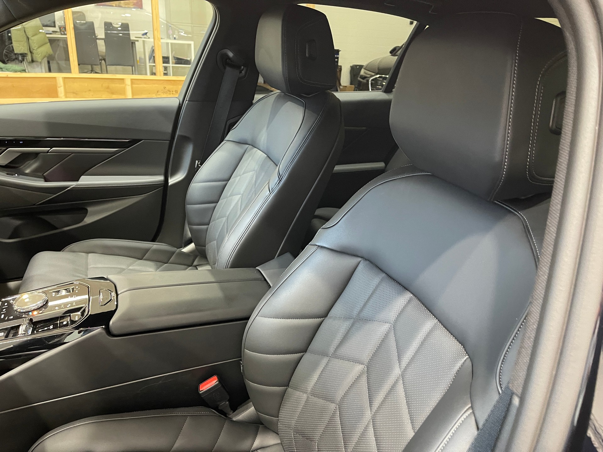BMW 520i 48V M Sport Steptronic-image-9