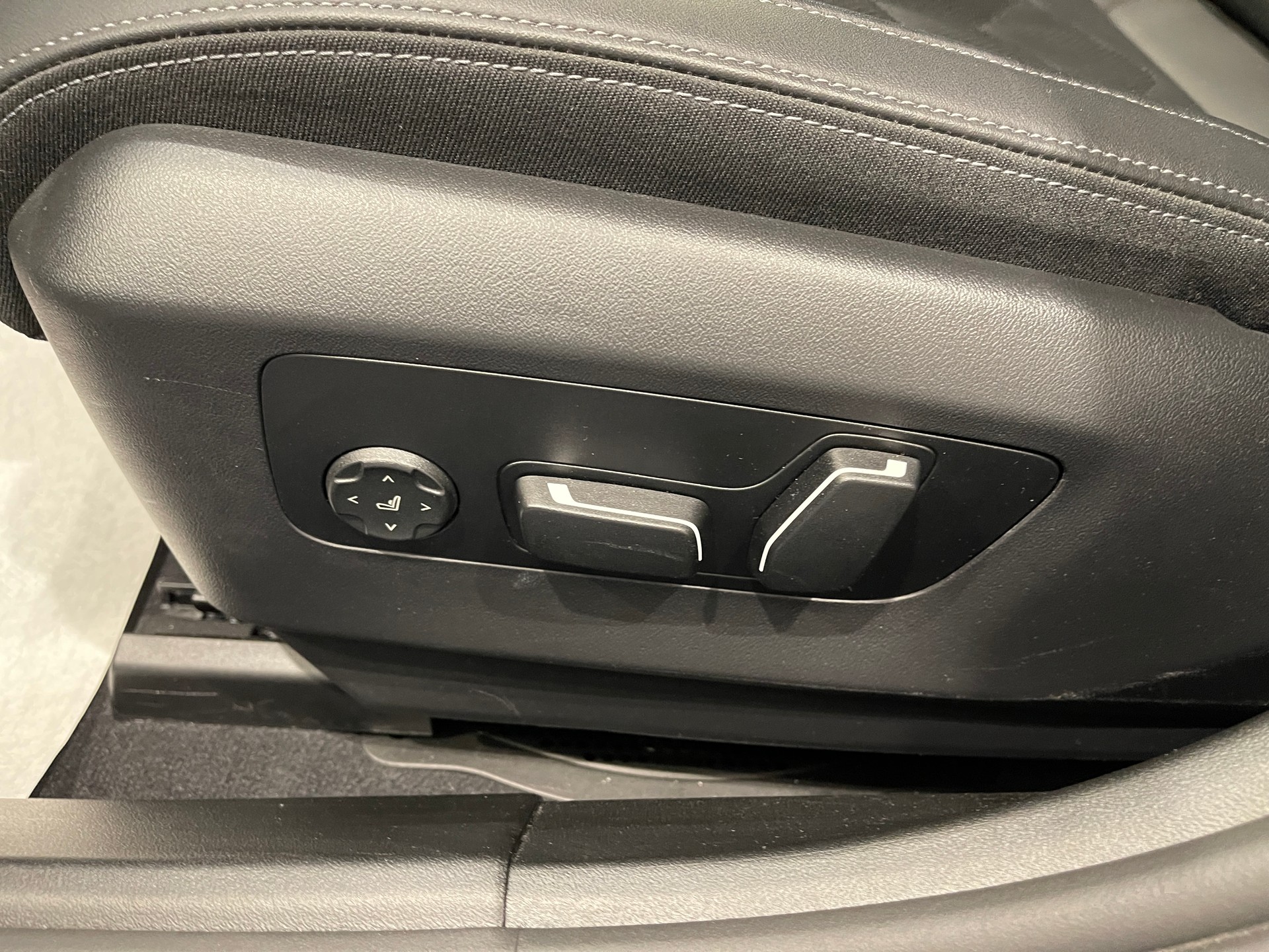 BMW 520i 48V M Sport Steptronic-image-13
