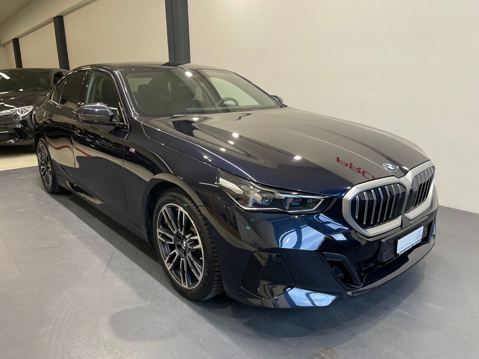 BMW 520i 48V M Sport Steptronic-image-4