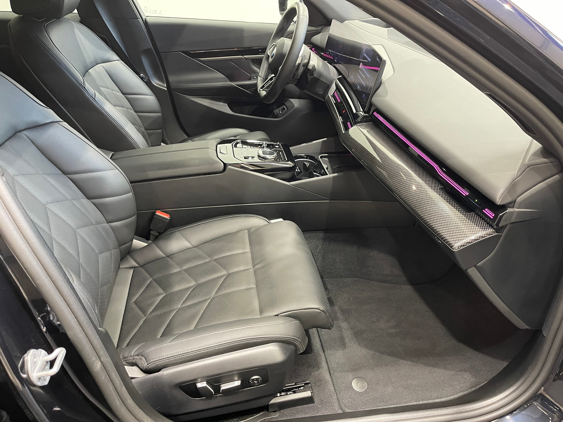 BMW 520i 48V M Sport Steptronic-image-17