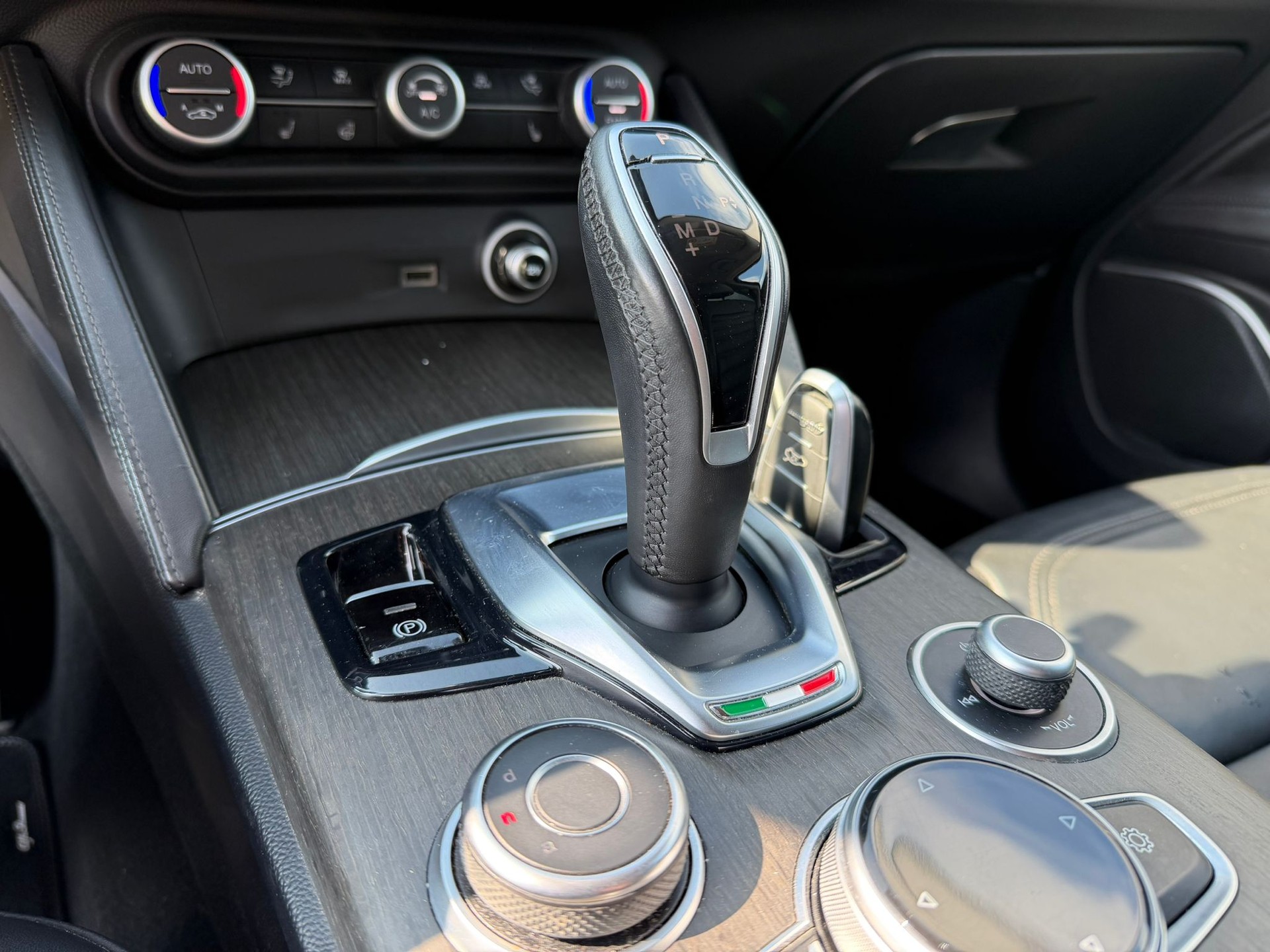 ALFA ROMEO Stelvio 2.0 Executive Q4 Automatic-image-8
