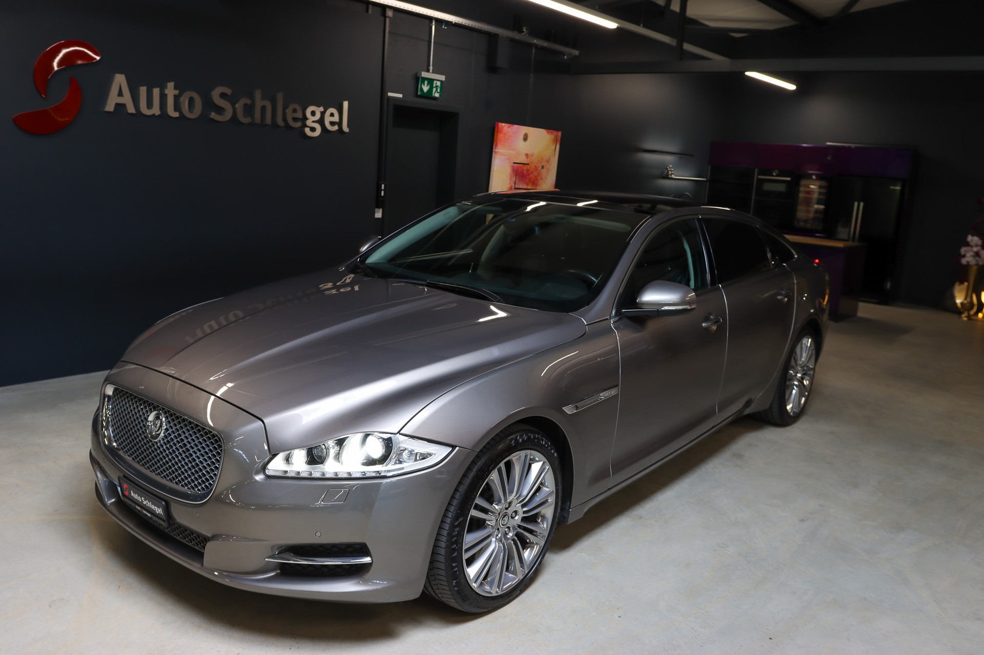 JAGUAR XJ LWB 3.0 V6 S/C Portfolio Automatic AWD-image-7