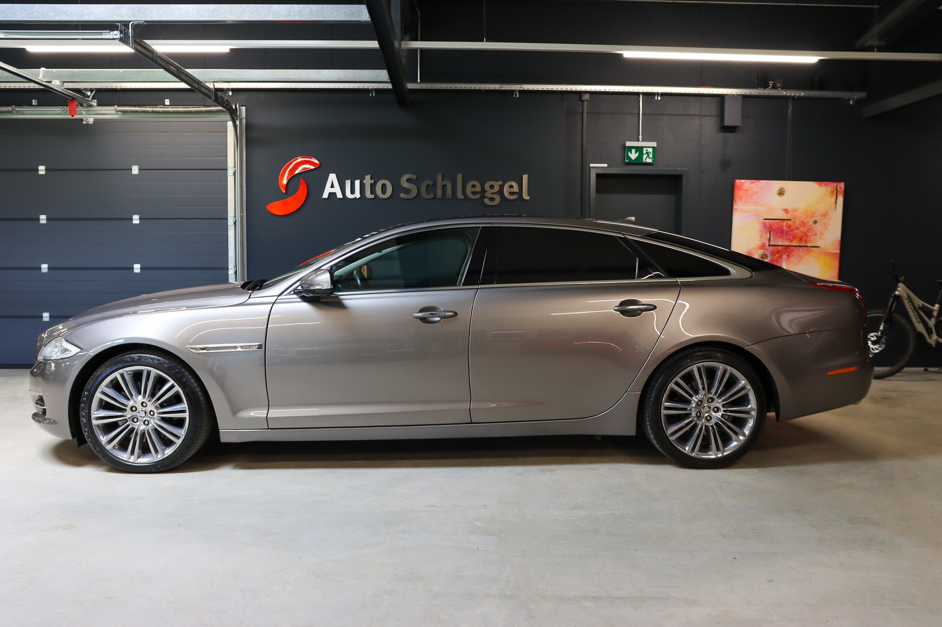 JAGUAR XJ LWB 3.0 V6 S/C Portfolio Automatic AWD-image-2