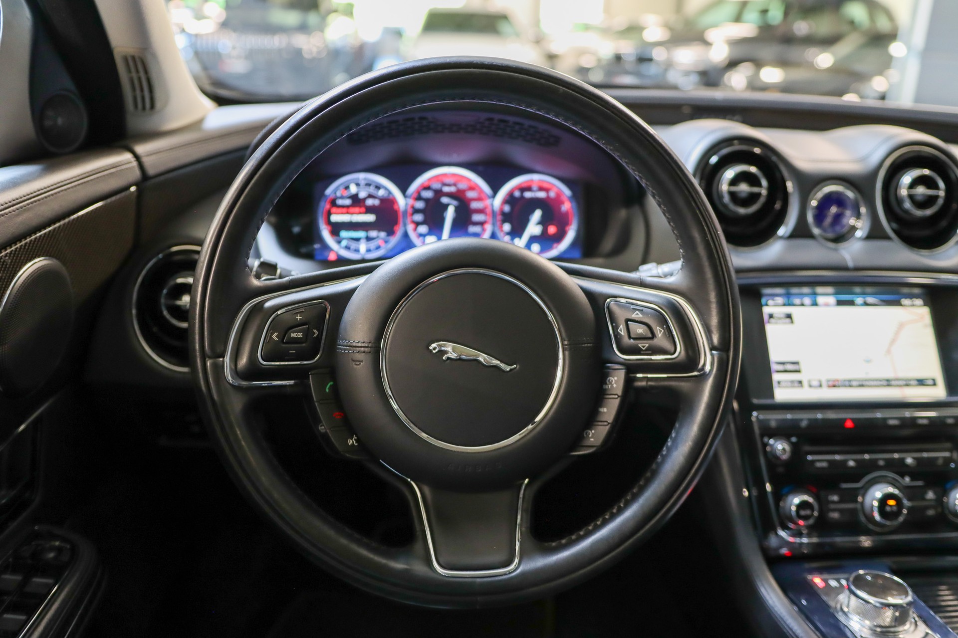 JAGUAR XJ LWB 3.0 V6 S/C Portfolio Automatic AWD-image-10