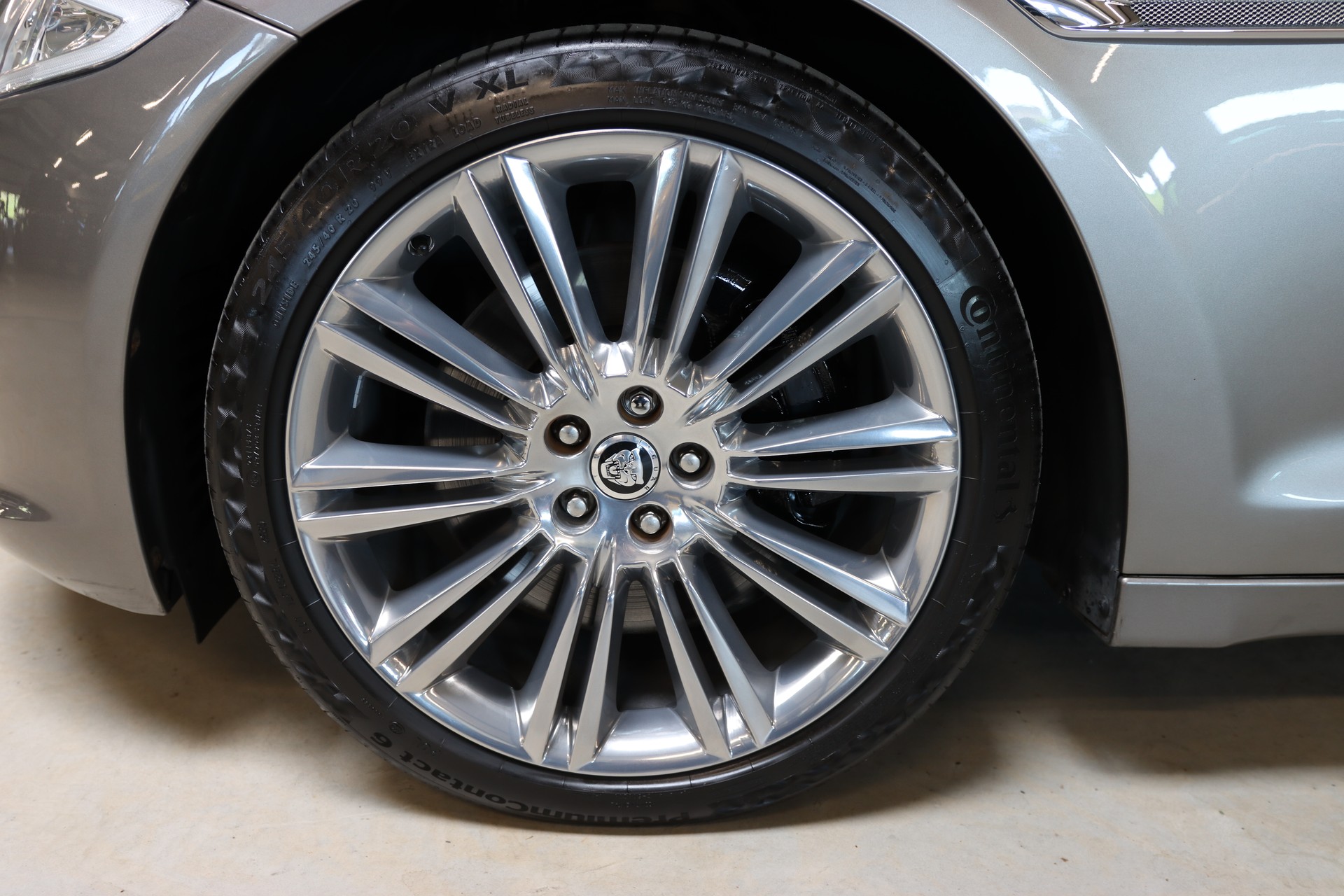JAGUAR XJ LWB 3.0 V6 S/C Portfolio Automatic AWD-image-8