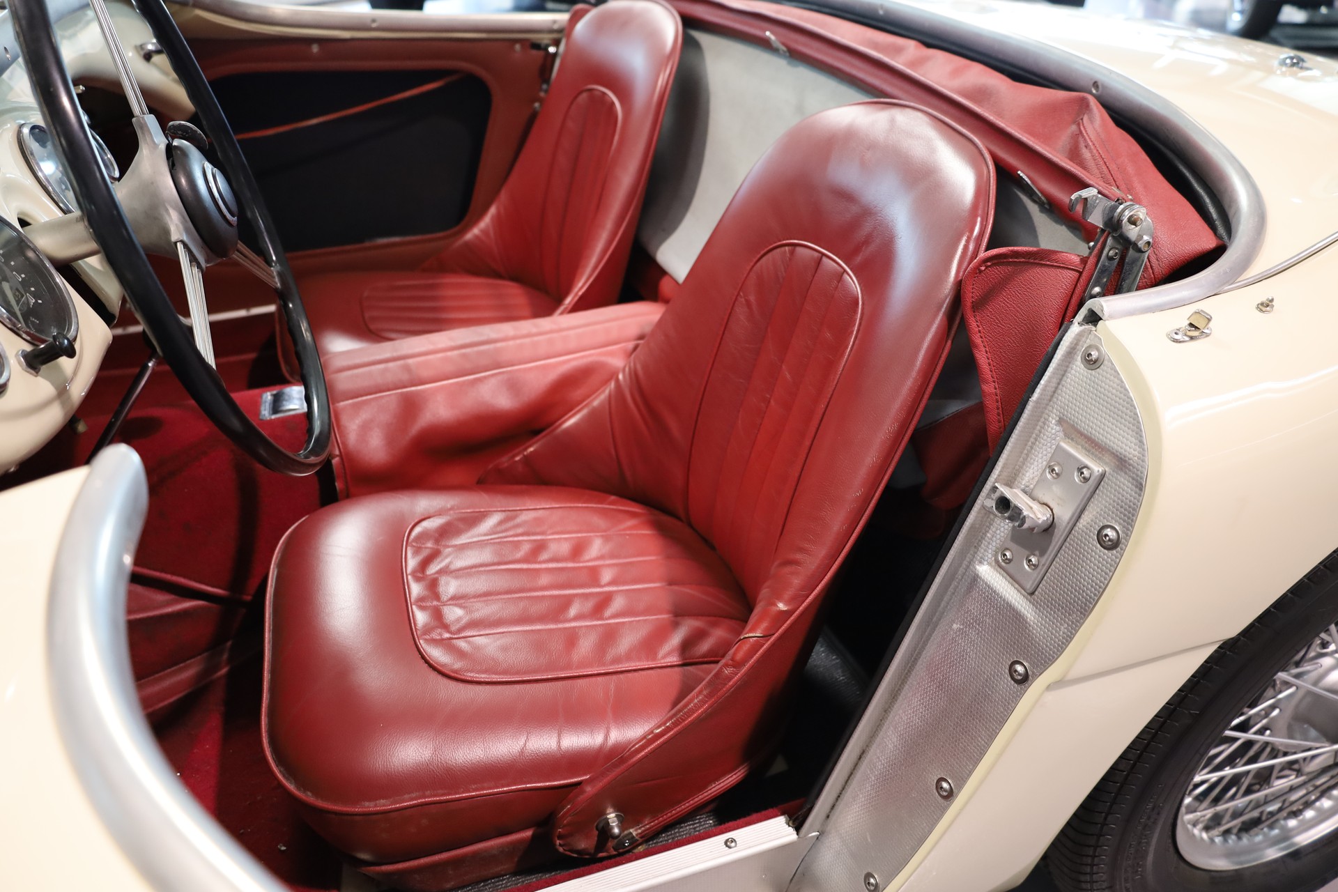 AUSTIN-HEALEY 100/4 BN1-image-17