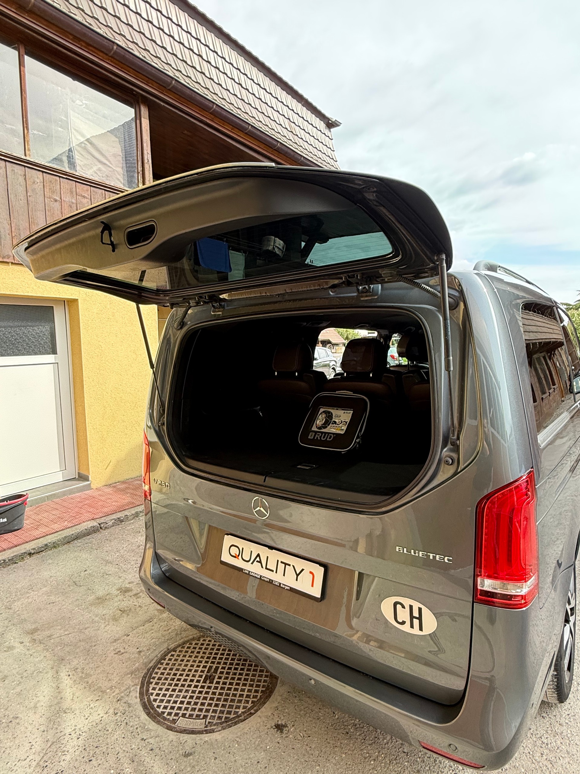 MERCEDES-BENZ V 250 BlueTEC Edition 1 lang 7G-Tronic-image-16