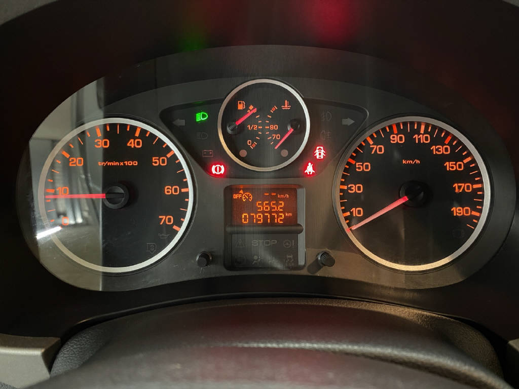 PEUGEOT Partner Tepee 1.6 HDI 112 PS Trendy Clim-image-8