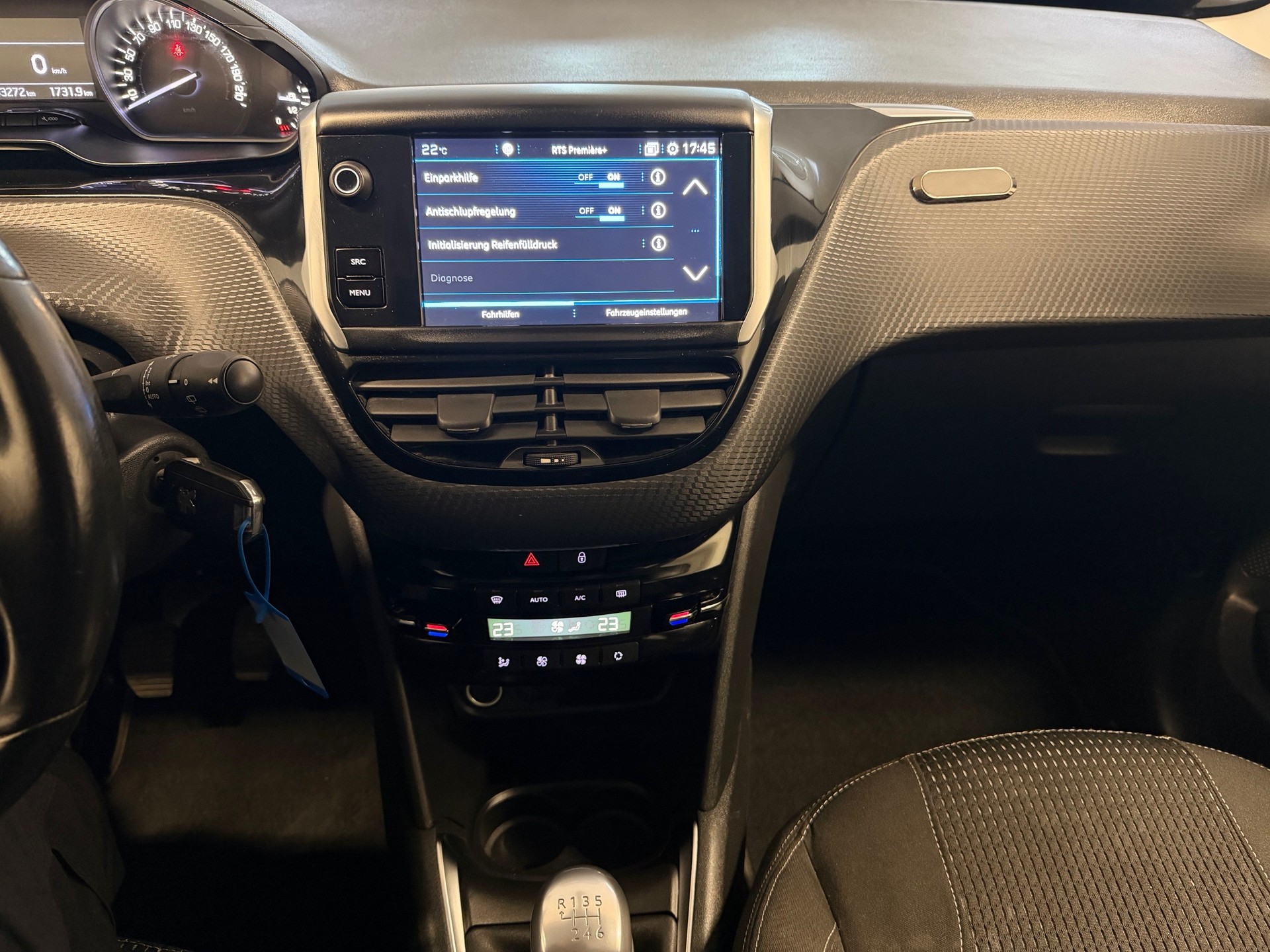 PEUGEOT 208 1.2 PureTech Allure-image-16