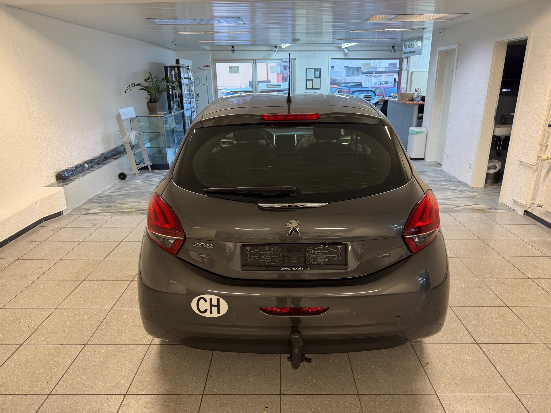 PEUGEOT 208 1.2 PureTech Allure-image-5