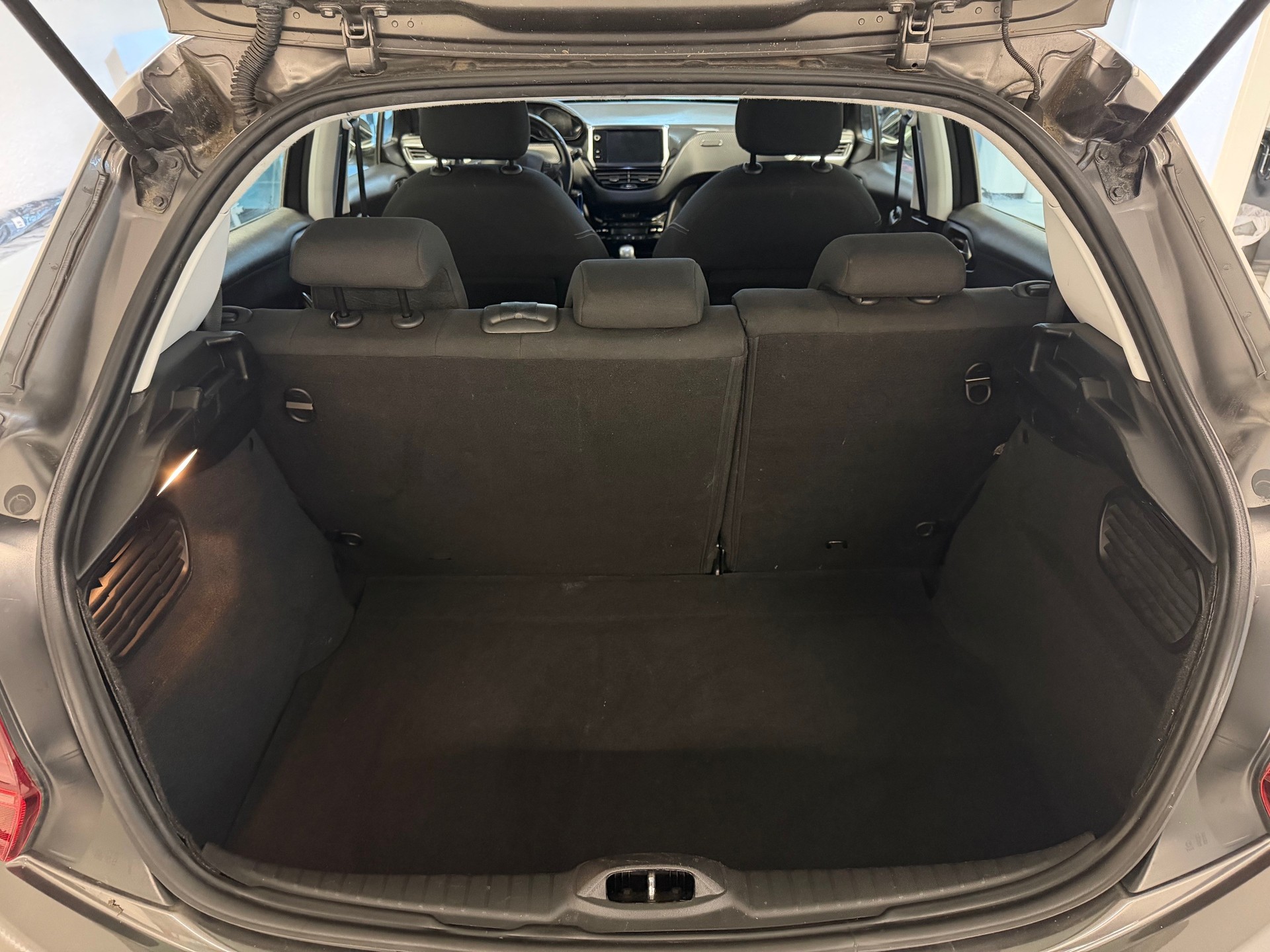 PEUGEOT 208 1.2 PureTech Allure-image-11