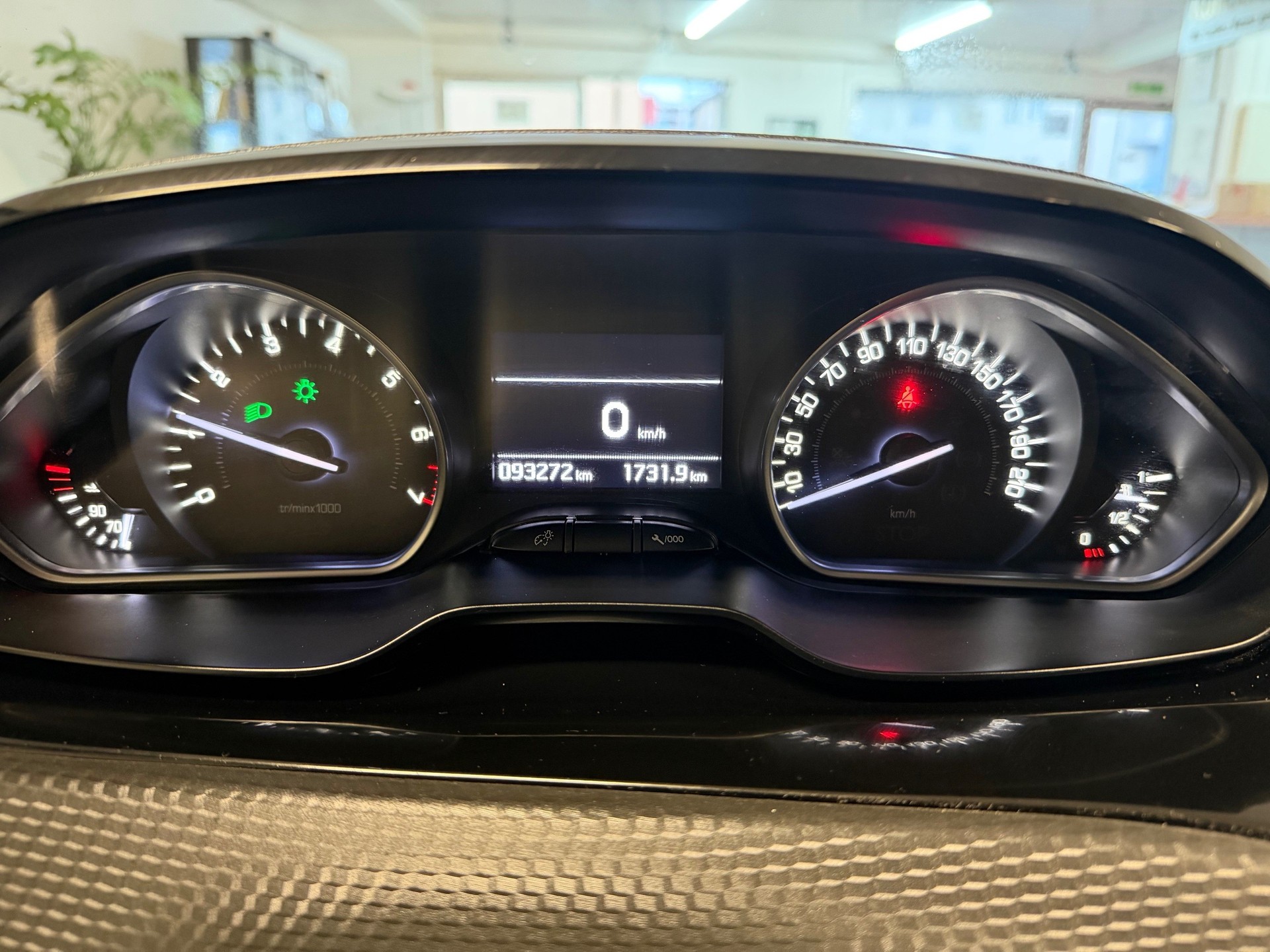 PEUGEOT 208 1.2 PureTech Allure-image-15