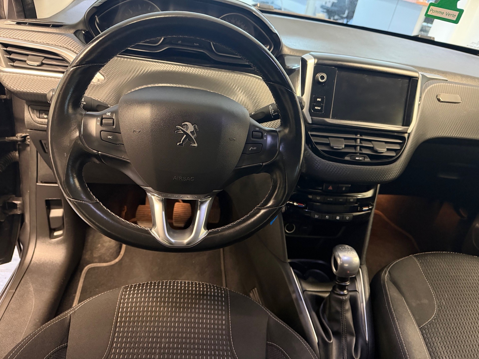 PEUGEOT 208 1.2 PureTech Allure-image-14