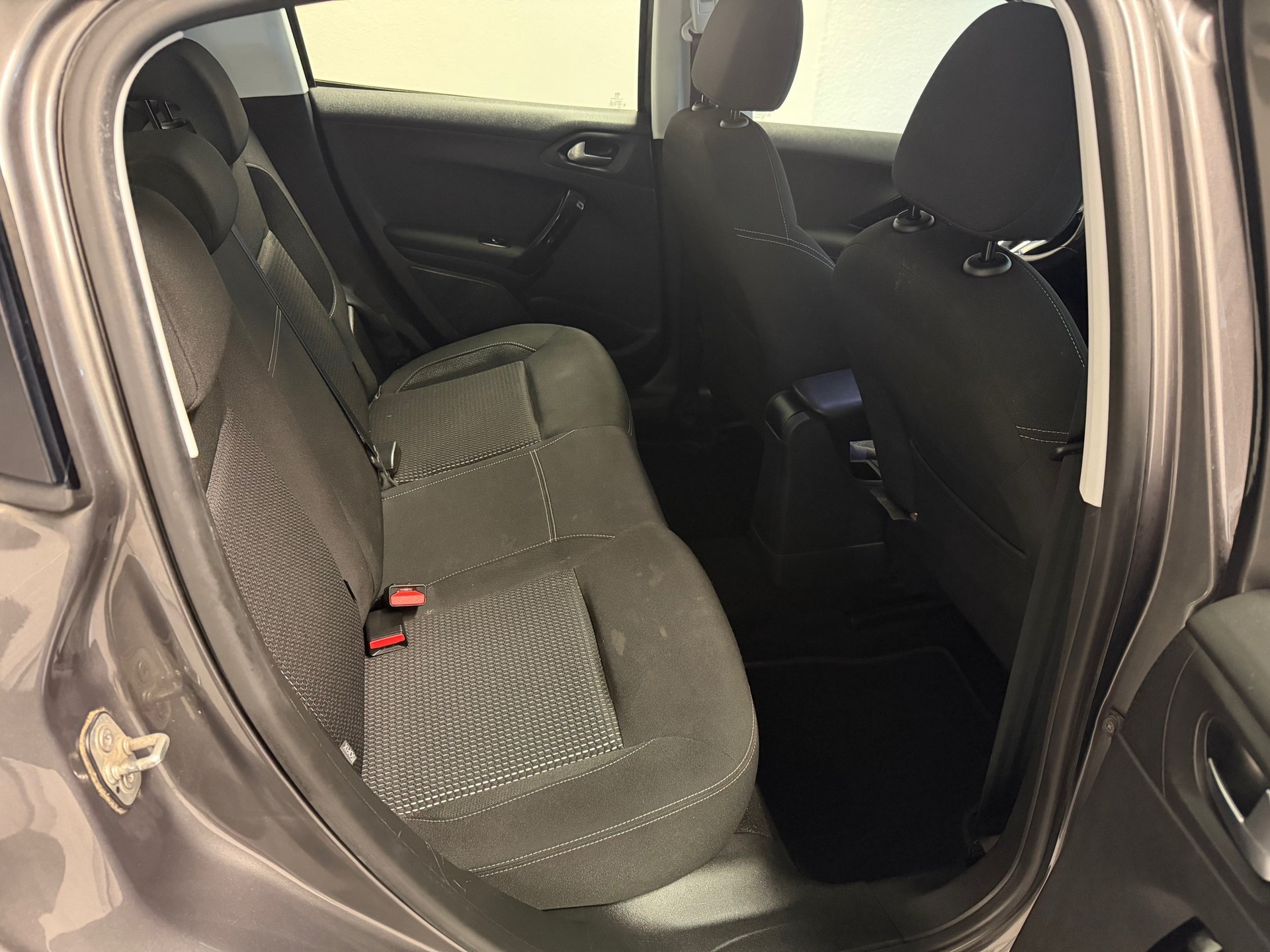 PEUGEOT 208 1.2 PureTech Allure-image-12