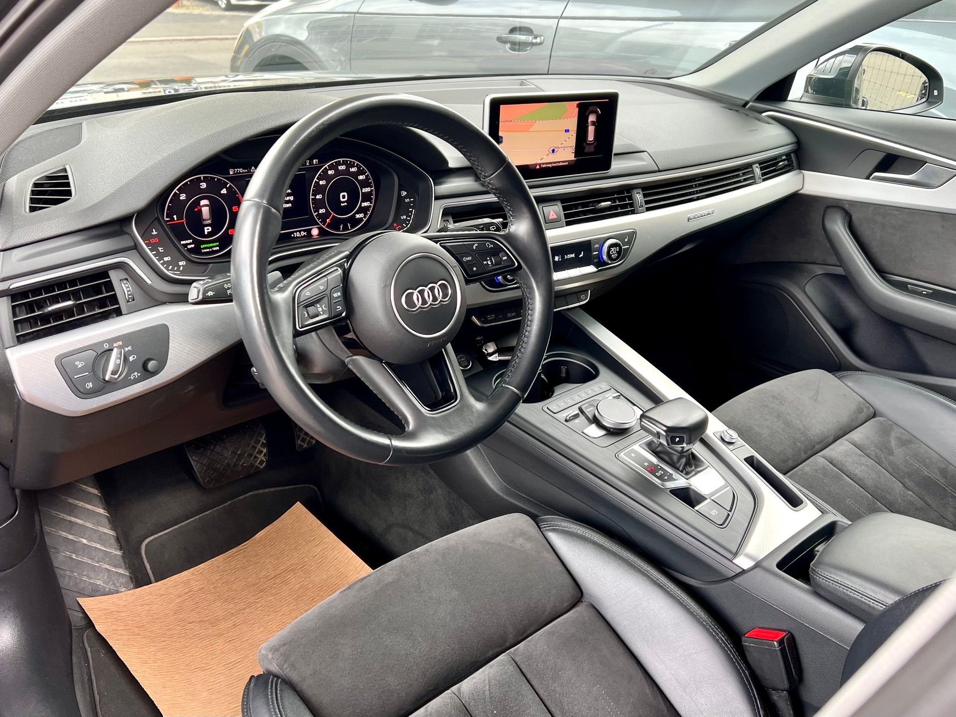 AUDI A4 Avant 2.0 TDI S-Line Sport quattro S-tronic-image-10