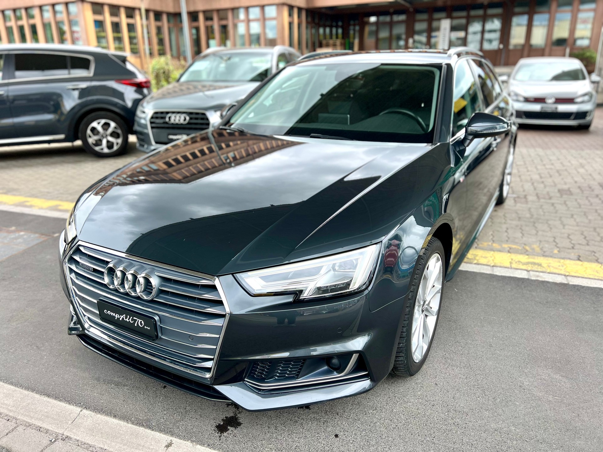 AUDI A4 Avant 2.0 TDI S-Line Sport quattro S-tronic-showroom-element-2