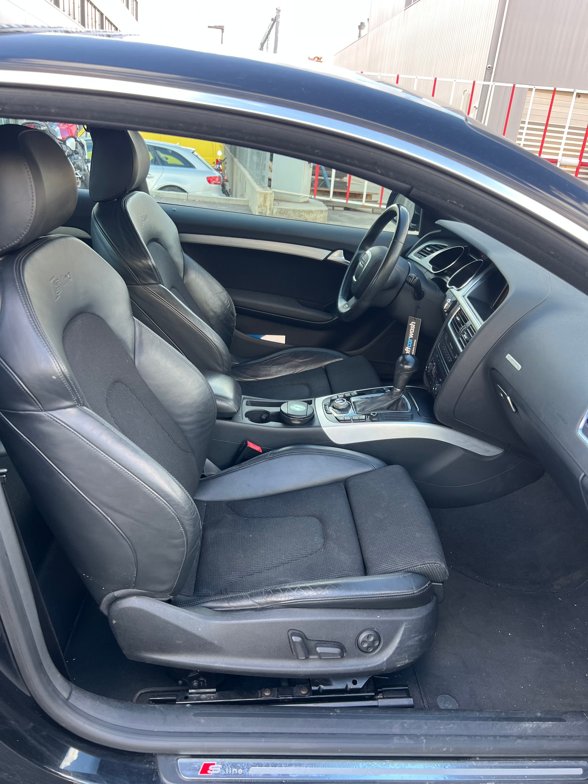 AUDI A5 Coupé 3.2 FSI multitronic-image-11
