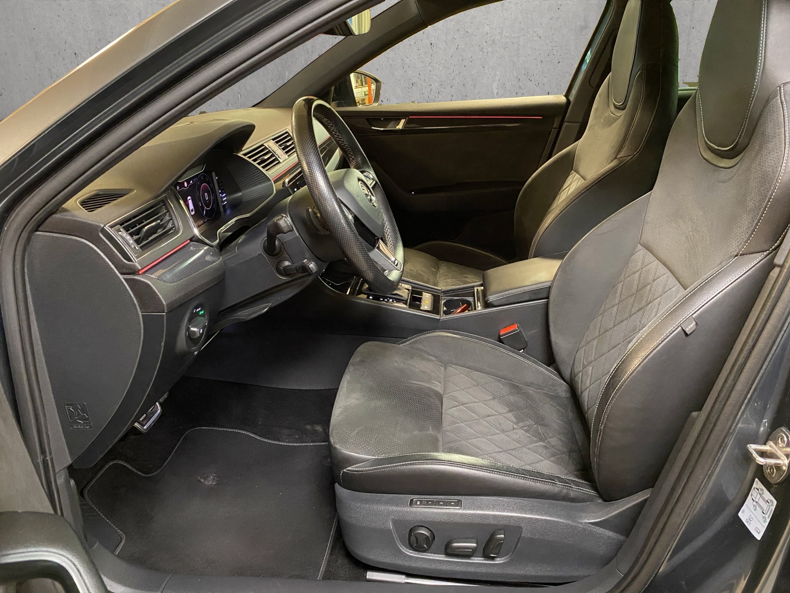 SKODA Superb Combi 2.0 TSI SportLine+ DSG 4x4-image-7