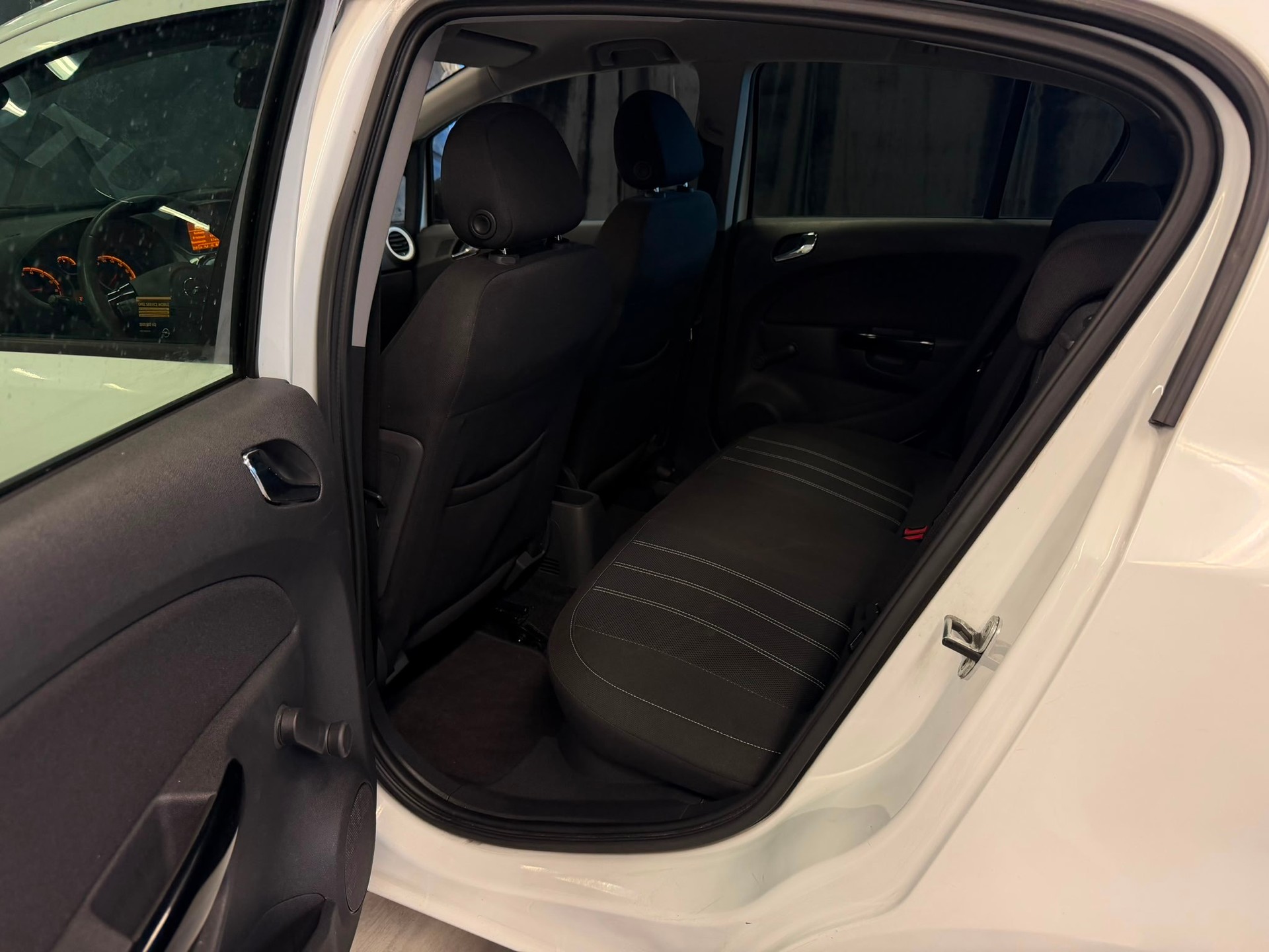 OPEL Corsa 1.4 Turbo Color Edition-image-12