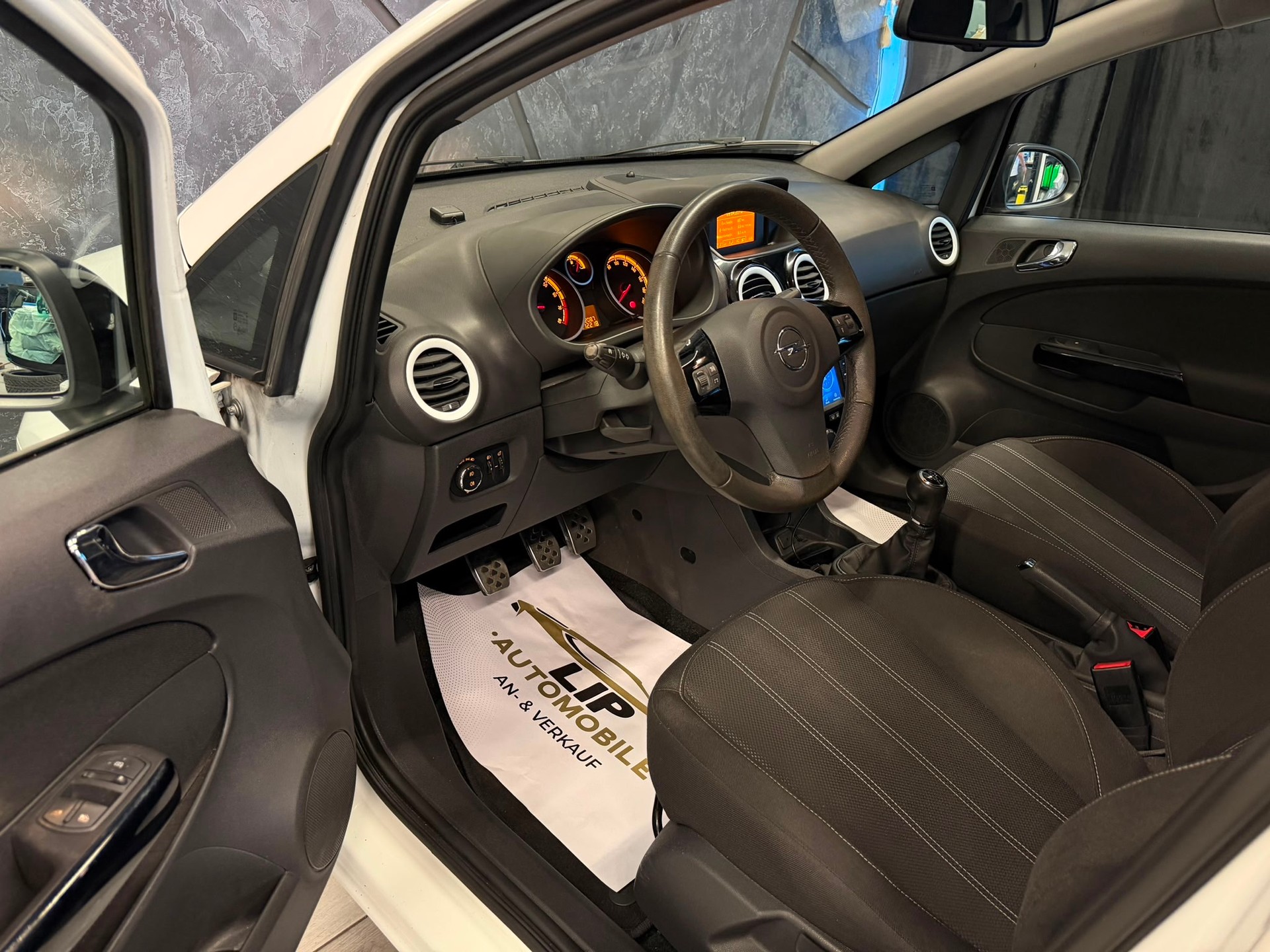 OPEL Corsa 1.4 Turbo Color Edition-image-10
