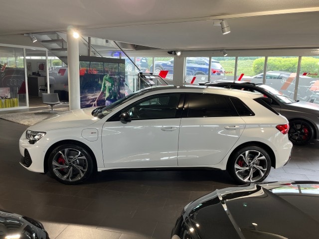 AUDI A3 Sportback TFSI e 200 kW S line Attraction S tronic-showroom-element-1