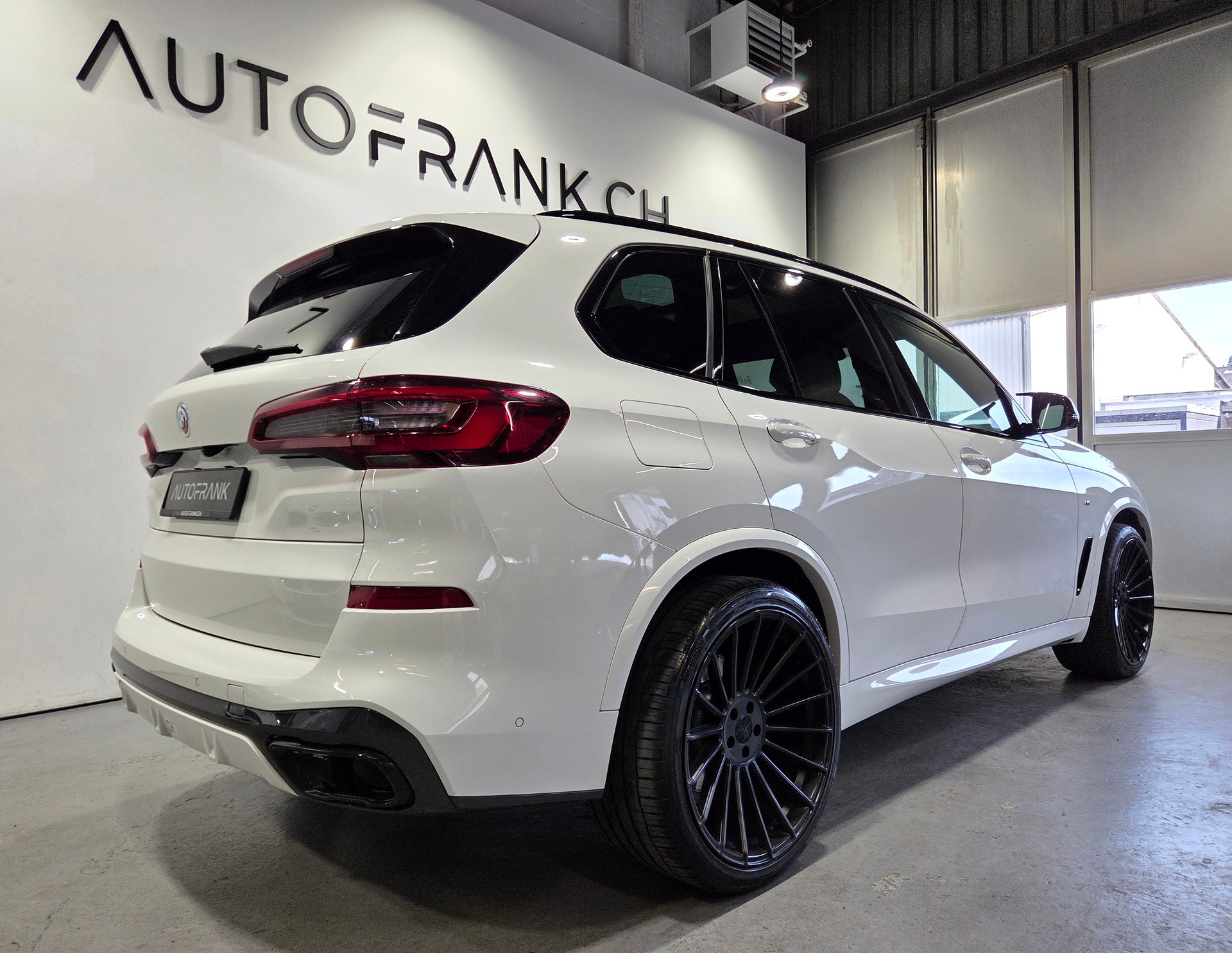 BMW X5 30d xDrive M-Sport-showroom-element-2