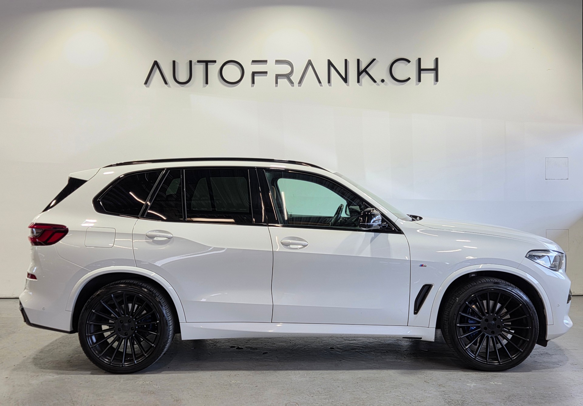 BMW X5 30d xDrive M-Sport-showroom-element-1
