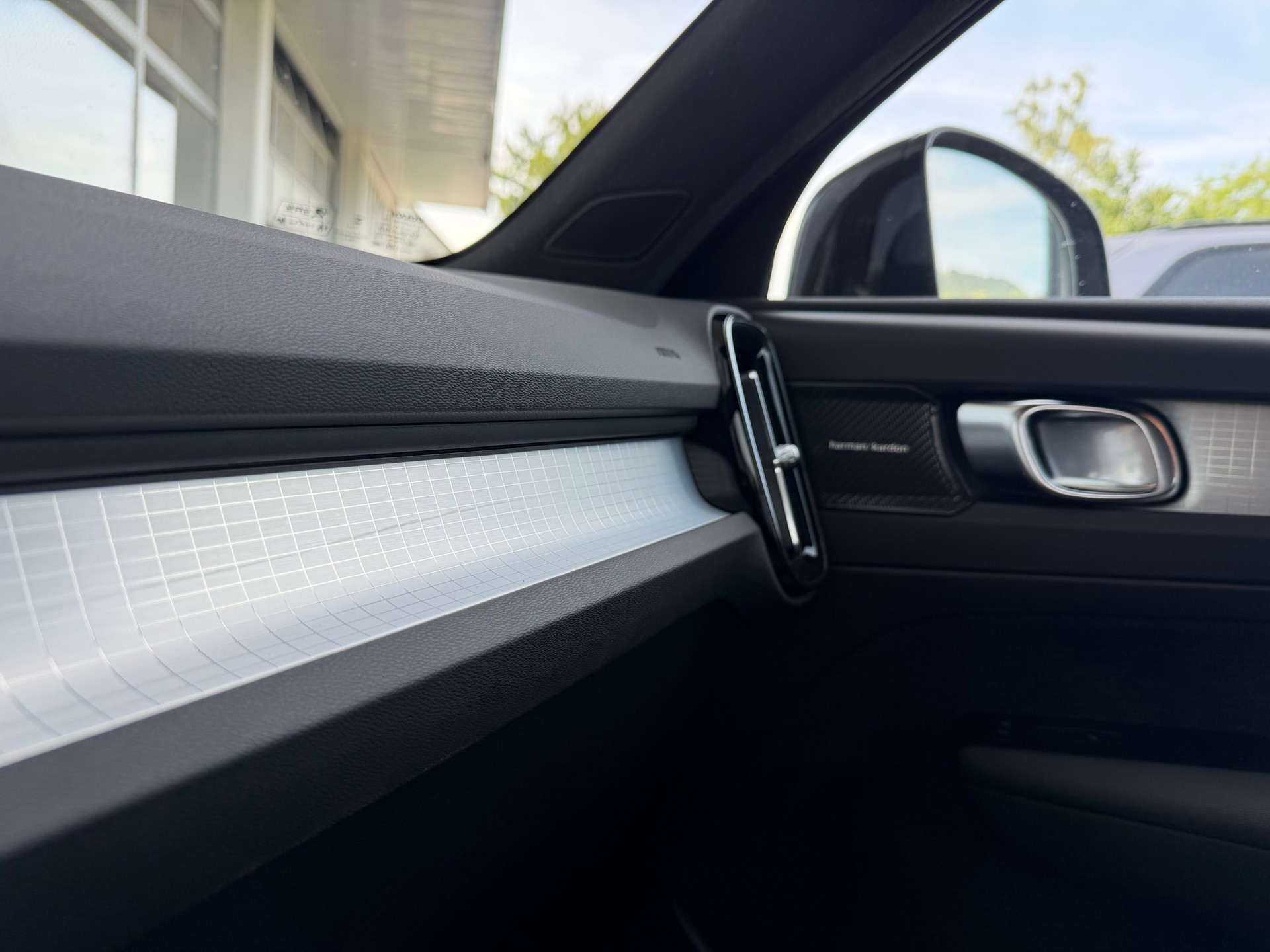 VOLVO XC40 B4 Benzin Mild Hybrid AWD Plus Dark DCT-image-11