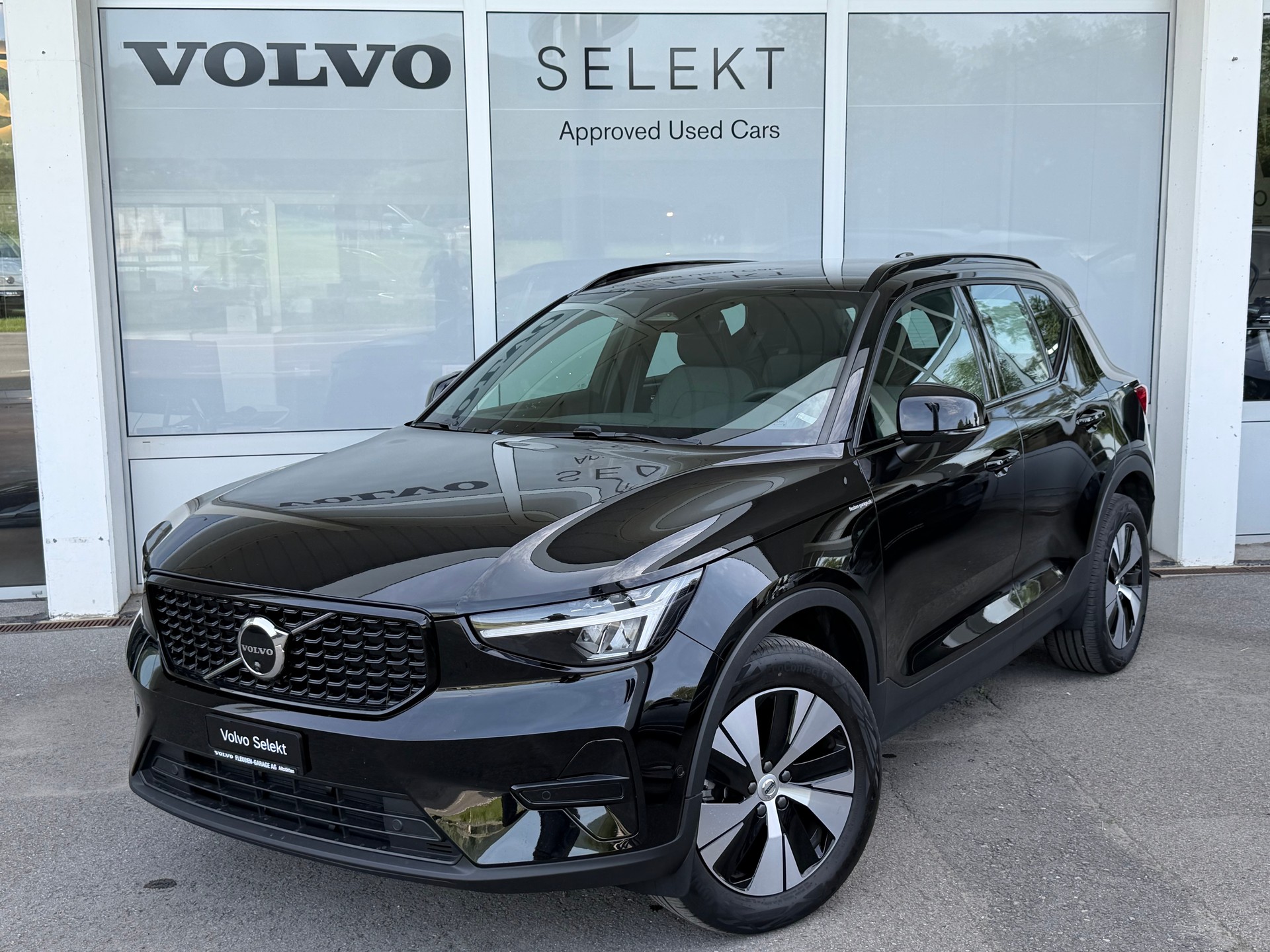 VOLVO XC40 B4 Benzin Mild Hybrid AWD Plus Dark DCT