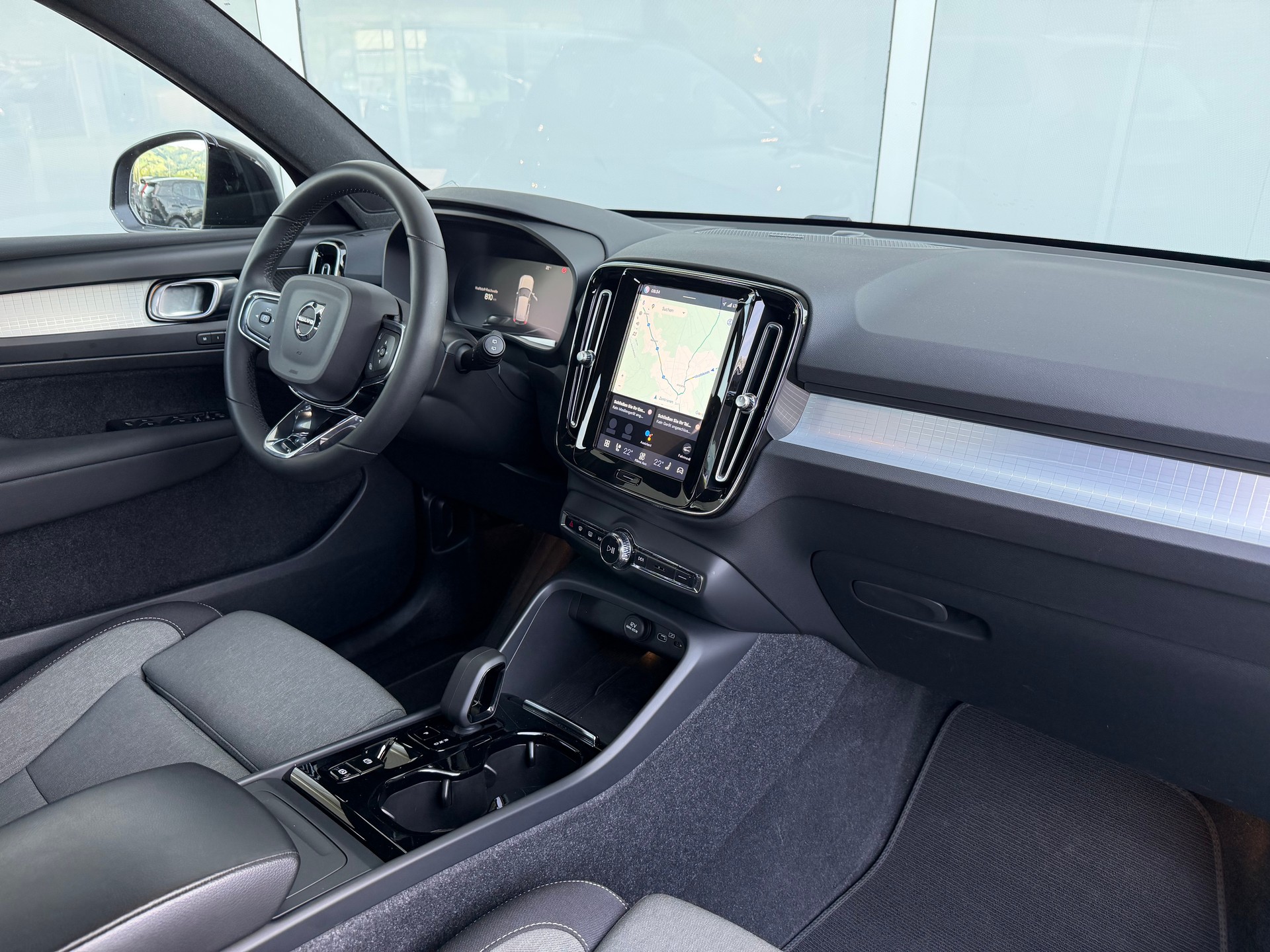 VOLVO XC40 B4 Benzin Mild Hybrid AWD Plus Dark DCT-showroom-element-2