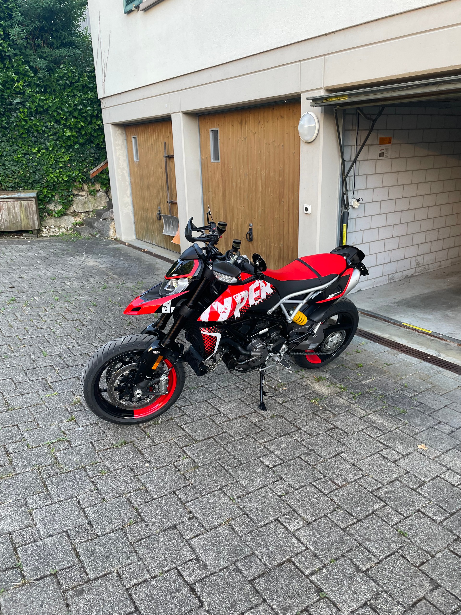 DUCATI Hypermotard 950 RVE-image-1