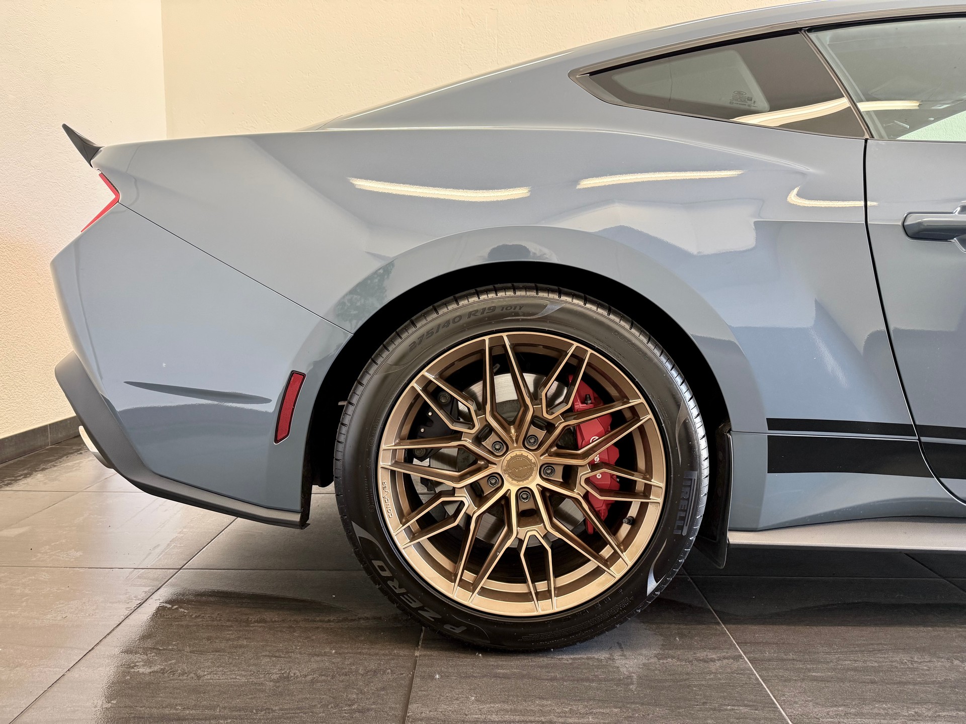 FORD Mustang Fastback 5.0 V8 GT Automat-image-4