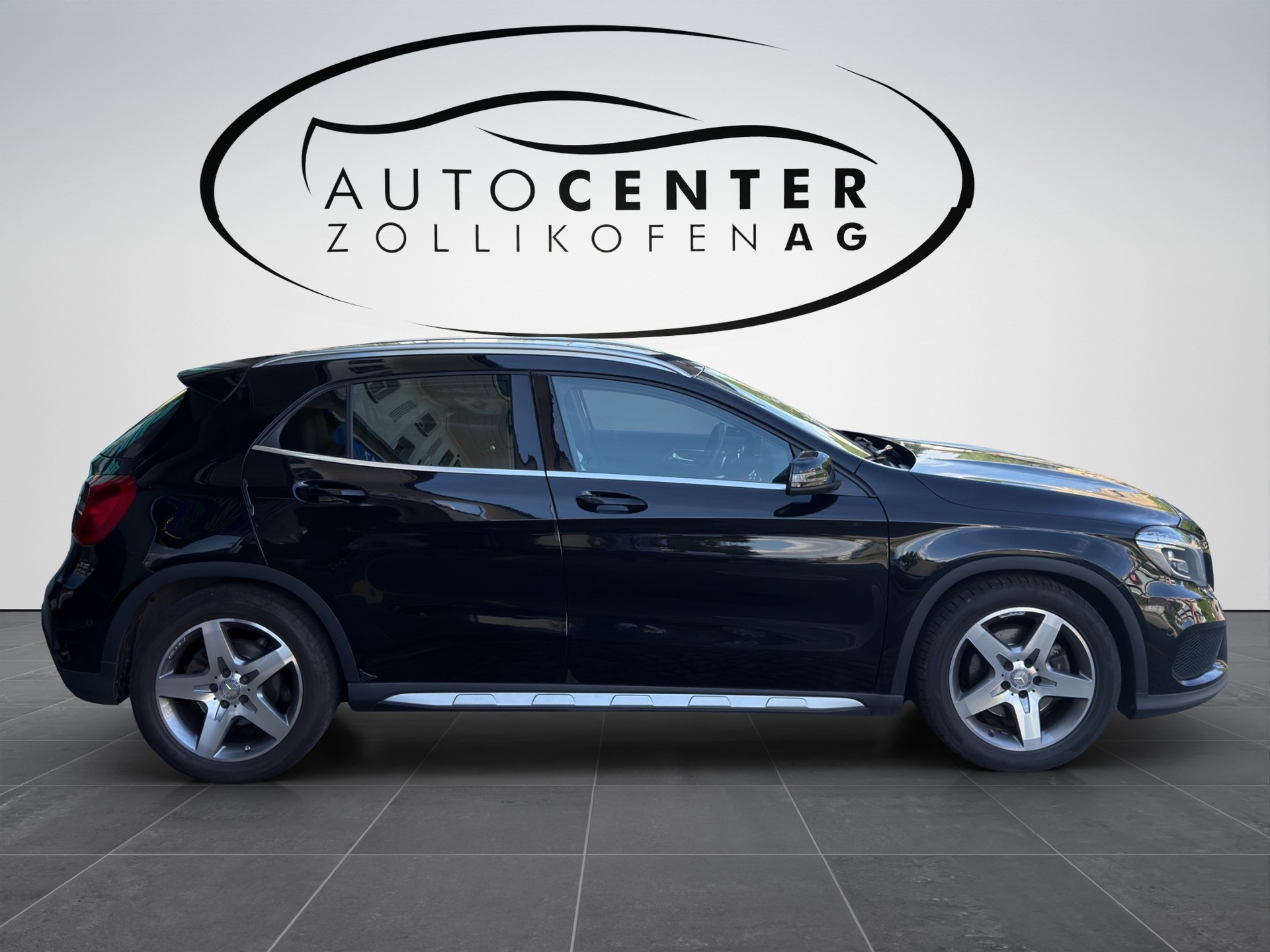MERCEDES-BENZ GLA 250 AMG Line 4Matic 7G-DCT-image-4