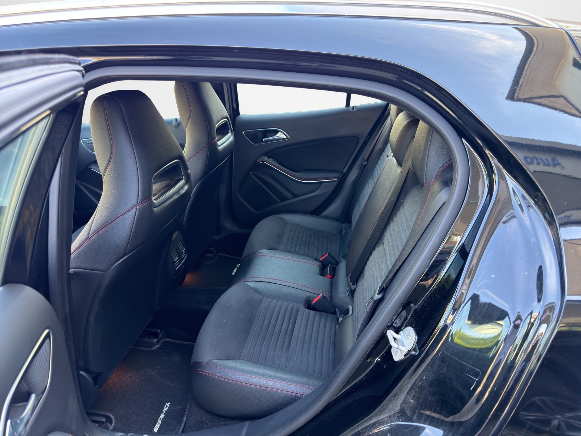 MERCEDES-BENZ GLA 250 AMG Line 4Matic 7G-DCT-image-13