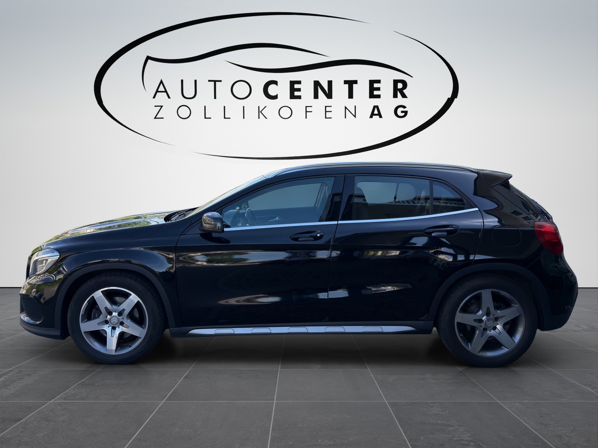 MERCEDES-BENZ GLA 250 AMG Line 4Matic 7G-DCT-showroom-element-3